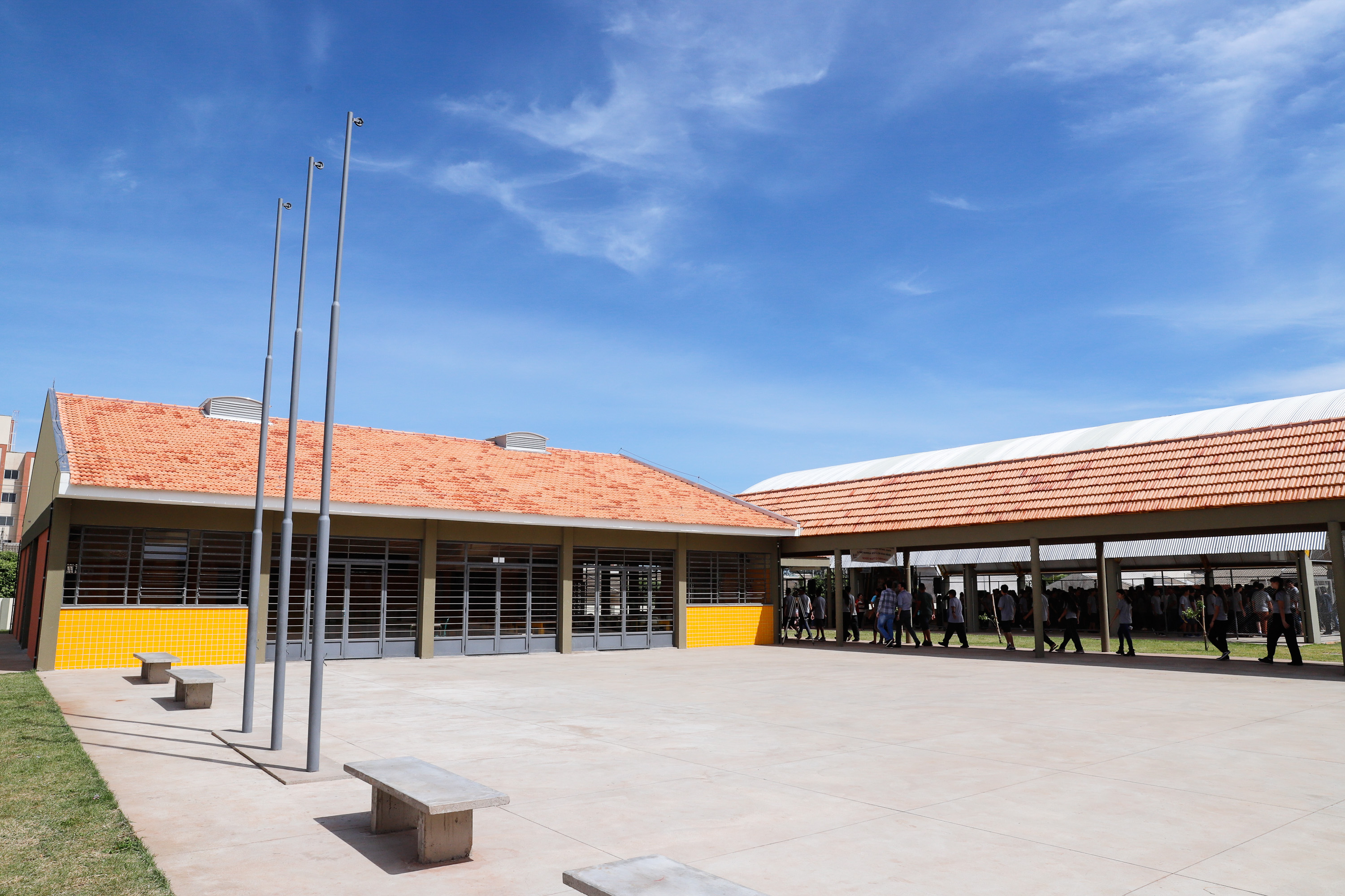 Cerca de 1.100 estudantes do Ensino Fundamental e Ensino Médio, de Sarandi, Noroeste do Paraná, são beneficiados com a nova estrutura da Escola Estadual Vereador Luiz Zanchim, inaugurada nesta sexta-feira (14), pelo governador Carlos Massa Ratinho Junior. - Sarandi, 14/02/2020 - Foto: Rodrigo Félix Leal/AEN