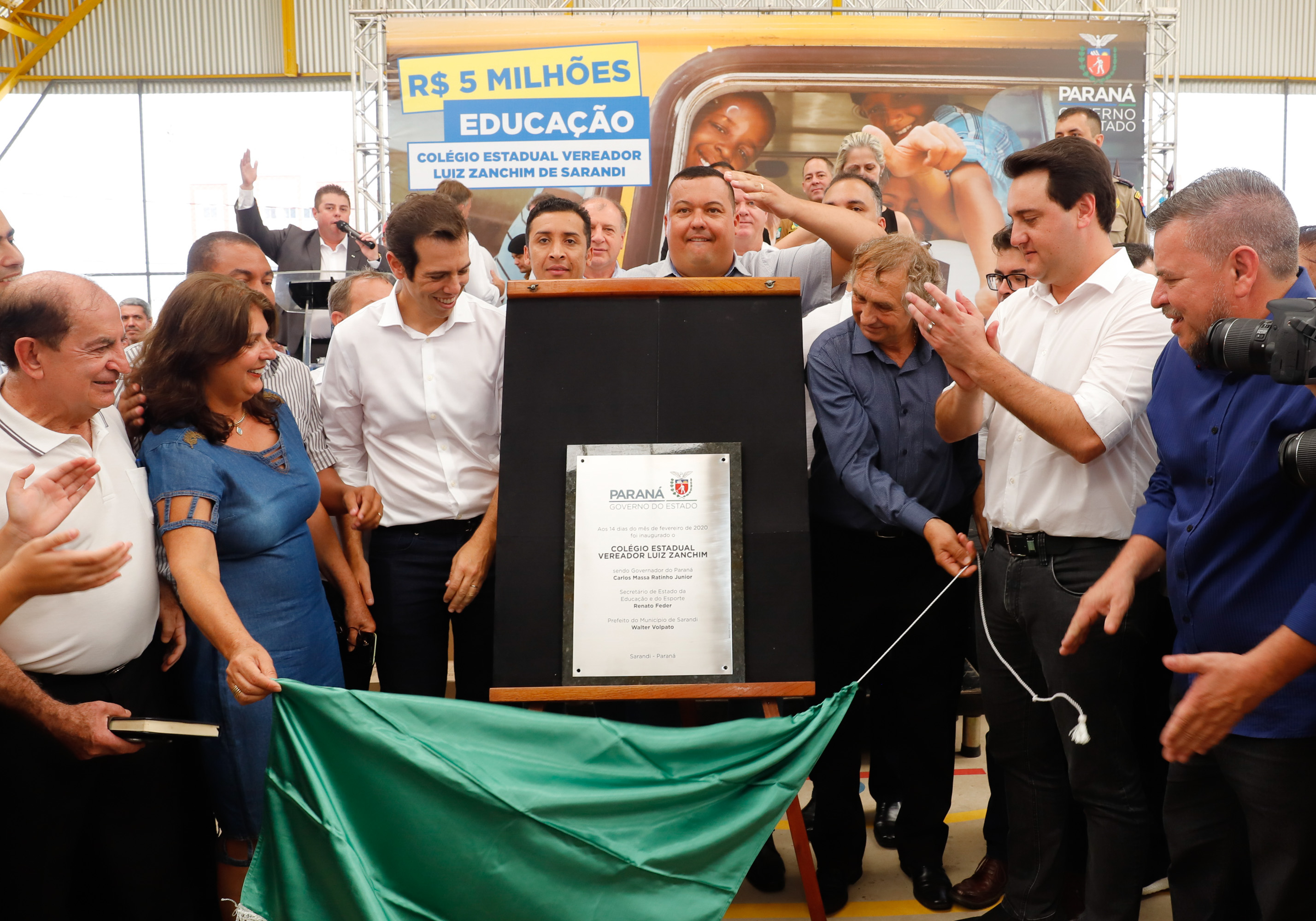 Cerca de 1.100 estudantes do Ensino Fundamental e Ensino Médio, de Sarandi, Noroeste do Paraná, são beneficiados com a nova estrutura da Escola Estadual Vereador Luiz Zanchim, inaugurada nesta sexta-feira (14), pelo governador Carlos Massa Ratinho Junior. - Sarandi, 14/02/2020 - Foto: Rodrigo Félix Leal/AEN
