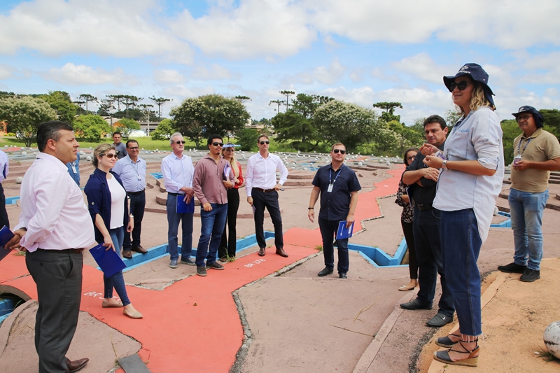 Durante visita ao Parque da Ciência, técnicos da Sanepar detalharam as dificuldades de uso de águas subterrâneas e as consequências negativas quando se faz exploração inadequada
Foto: SANEPAR