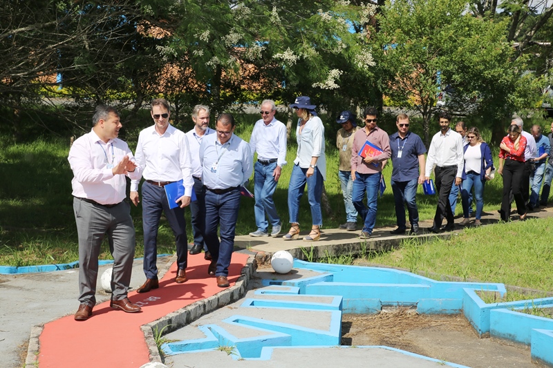 Durante visita ao Parque da Ciência, técnicos da Sanepar detalharam as dificuldades de uso de águas subterrâneas e as consequências negativas quando se faz exploração inadequada
Foto: SANEPAR