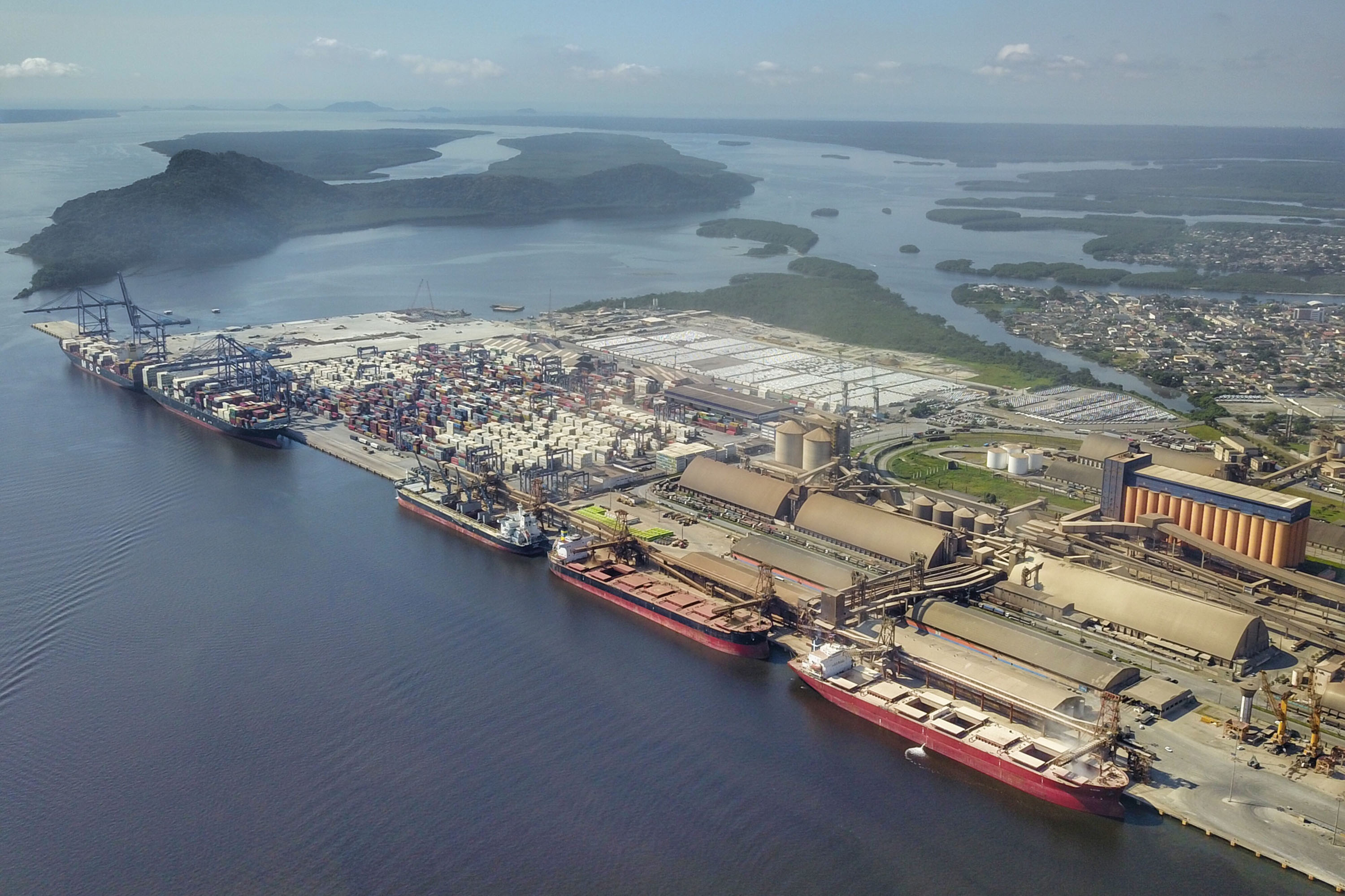 A Portos do Paraná recebeu a classificação nível A, de menor de risco, da Agência Nacional de Transportes Aquaviários (ANTAQ). Isso significa que a empresa pública apresenta baixa possibilidade de infrações na operação de cargas e que atende as normas definidas para o setor. -  Paranaguá, 18/02/2020  -  Foto: José Fernando Ogura/ANPr