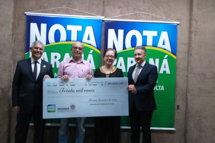 O programa Nota Paraná, da Secretaria de Estado da Fazenda, entregou nesta terça-feira (18) os cheques aos vencedores do concurso deste mês de fevereiro. Este foi o último sorteio que destina os valores de R$ 50 mil, R$ 30 mil e R$ 20 mil aos contribuintes que colocam o número do CPF na nota fiscal.  -  Curitiba, 18/02/2020  -  Foto: Divulgação SEFA