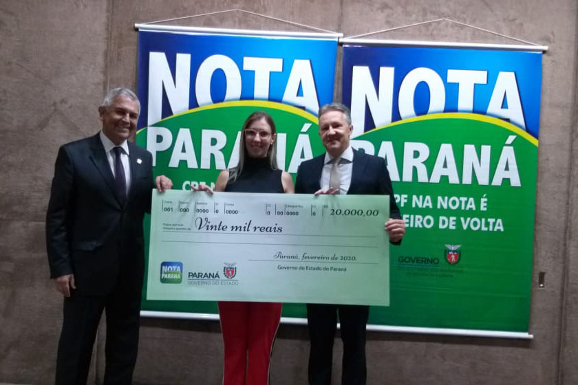 O programa Nota Paraná, da Secretaria de Estado da Fazenda, entregou nesta terça-feira (18) os cheques aos vencedores do concurso deste mês de fevereiro. Este foi o último sorteio que destina os valores de R$ 50 mil, R$ 30 mil e R$ 20 mil aos contribuintes que colocam o número do CPF na nota fiscal.  -  Curitiba, 18/02/2020  -  Foto: Divulgação SEFA