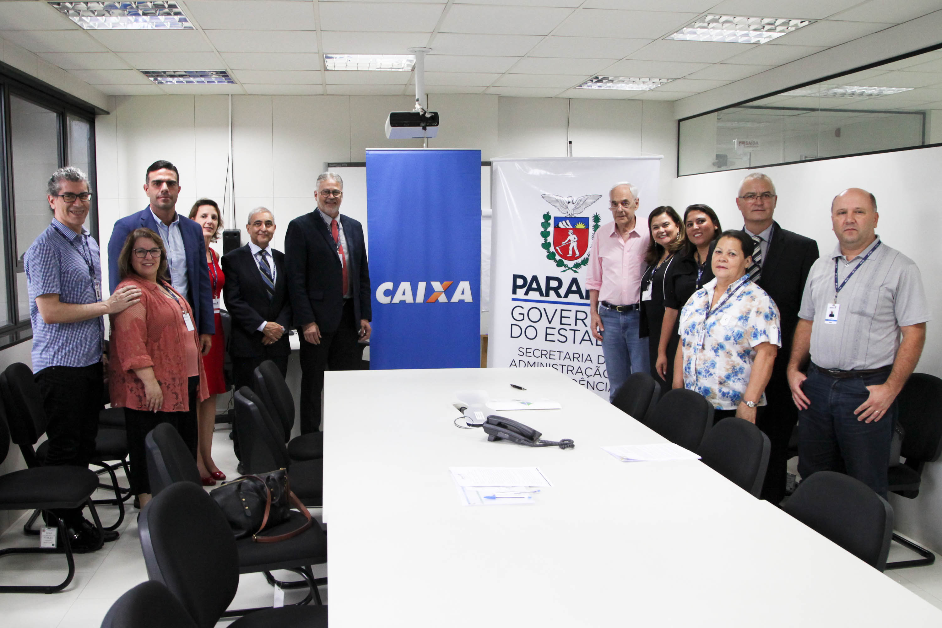 O Governo do Paraná, por meio da Secretaria de Estado da Administração e da Previdência, e a Caixa Econômica Federal firmaram nesta quarta-feira (19) um convênio que permite a consulta automática do Certificado de Regularidade do FGTS.

De acordo com o secretário Reinhold Stephanes, a medida é o primeiro passo de um processo de simplificação e de desburocratização na administração. Foto: Ari Dias/AEN