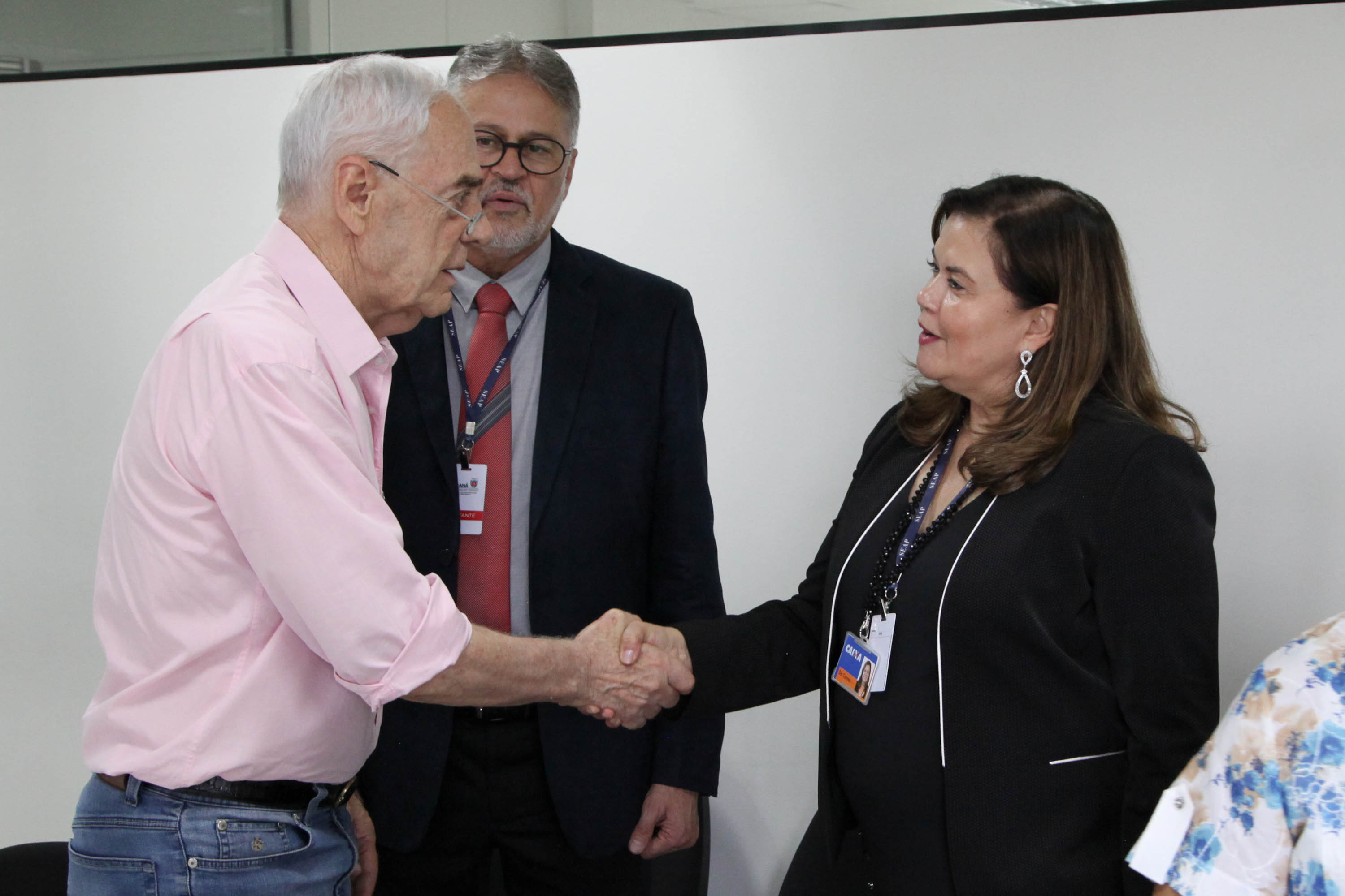 O Governo do Paraná, por meio da Secretaria de Estado da Administração e da Previdência, e a Caixa Econômica Federal firmaram nesta quarta-feira (19) um convênio que permite a consulta automática do Certificado de Regularidade do FGTS.

De acordo com o secretário Reinhold Stephanes, a medida é o primeiro passo de um processo de simplificação e de desburocratização na administração. Foto: Ari Dias/AEN