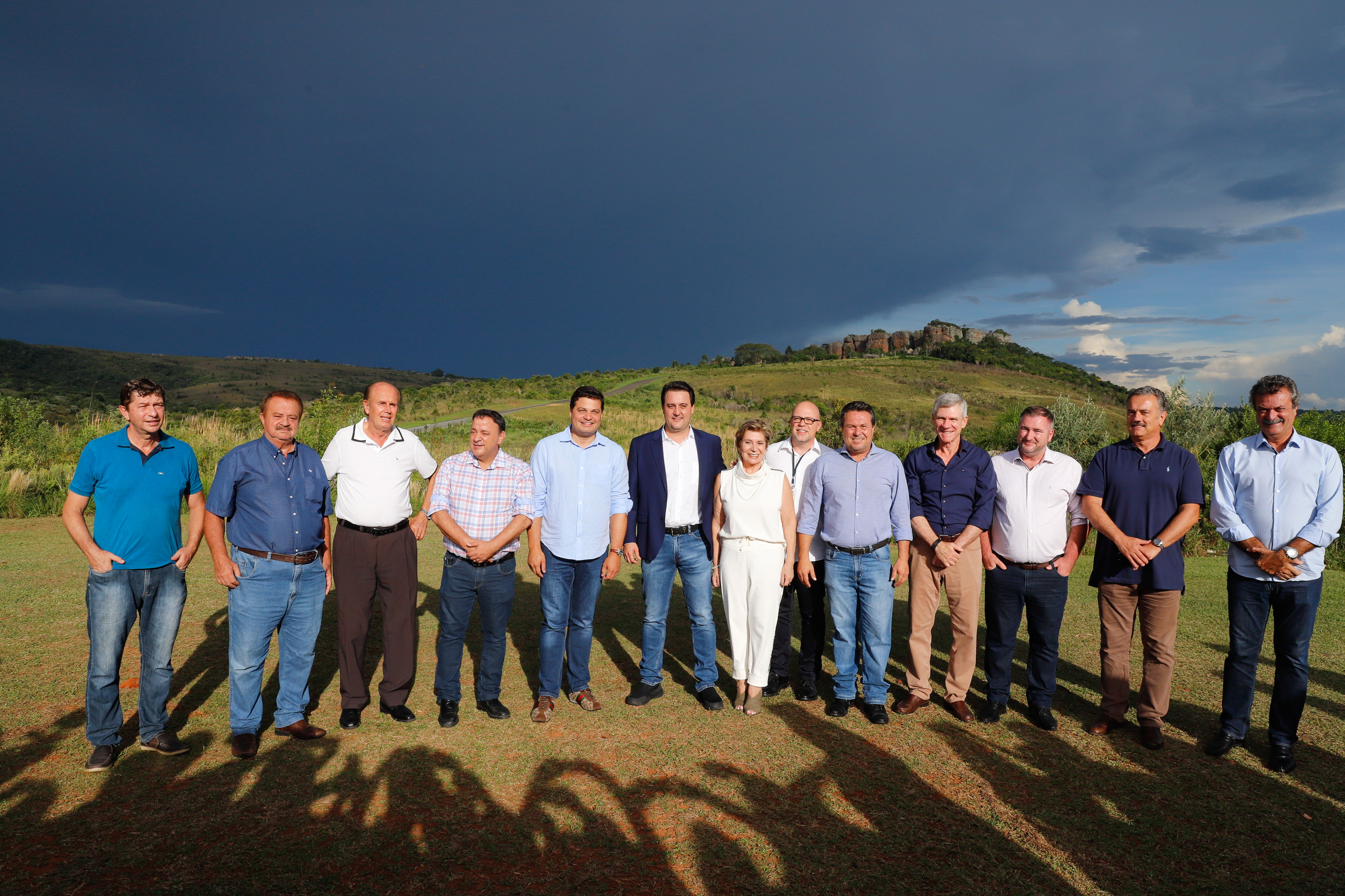 O governador Carlos Massa Ratinho Junior assinou nesta quarta-feira (19) o contrato de concessão de áreas do Parque Estadual Vila Velha, em Ponta Grossa, nos Campos Gerais, para a empresa Eco Parques do Brasil S/A.