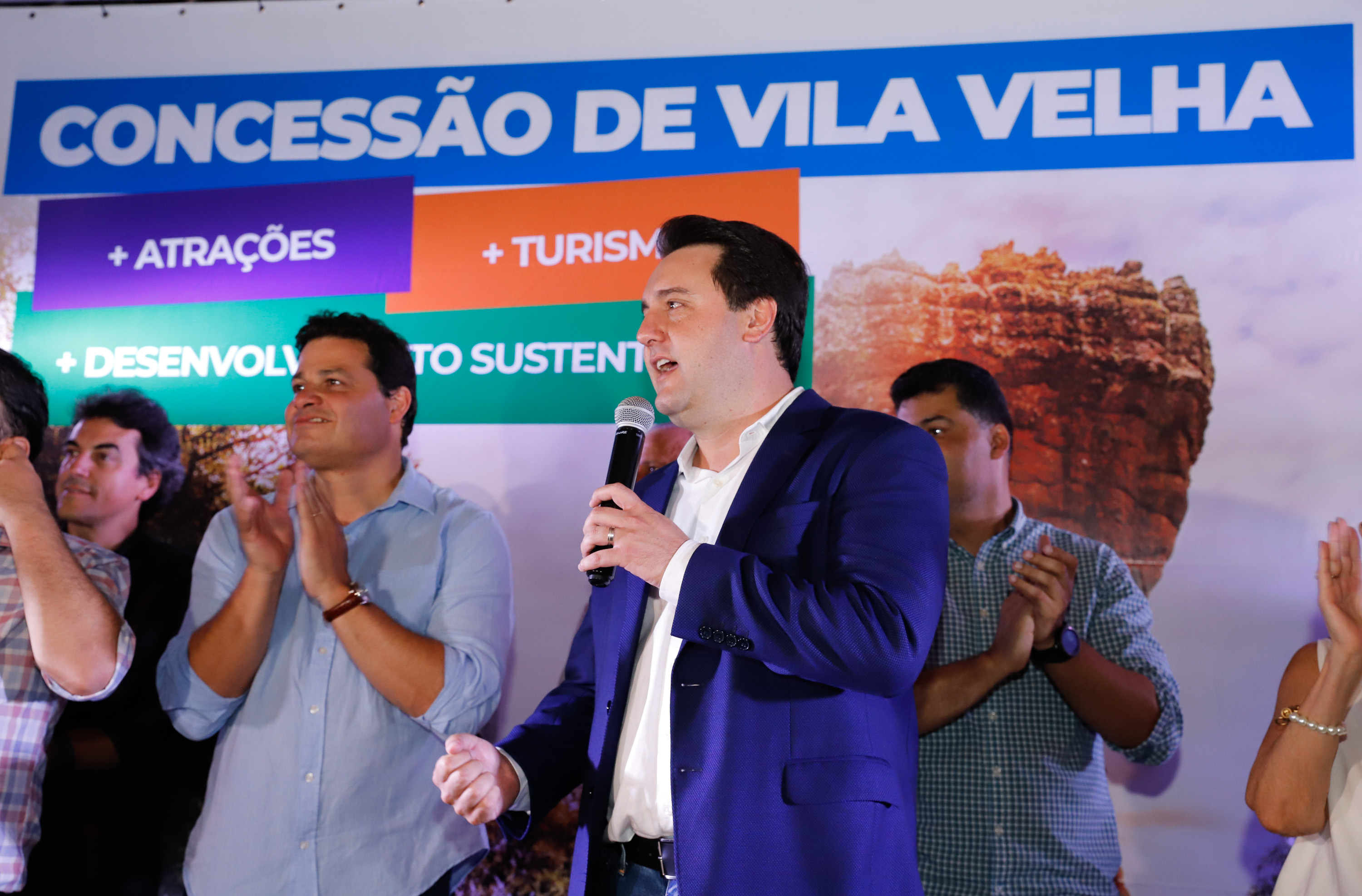 O governador Carlos Massa Ratinho Junior assinou nesta quarta-feira (19) o contrato de concessão de áreas do Parque Estadual Vila Velha, em Ponta Grossa, nos Campos Gerais, para a empresa Eco Parques do Brasil S/A.