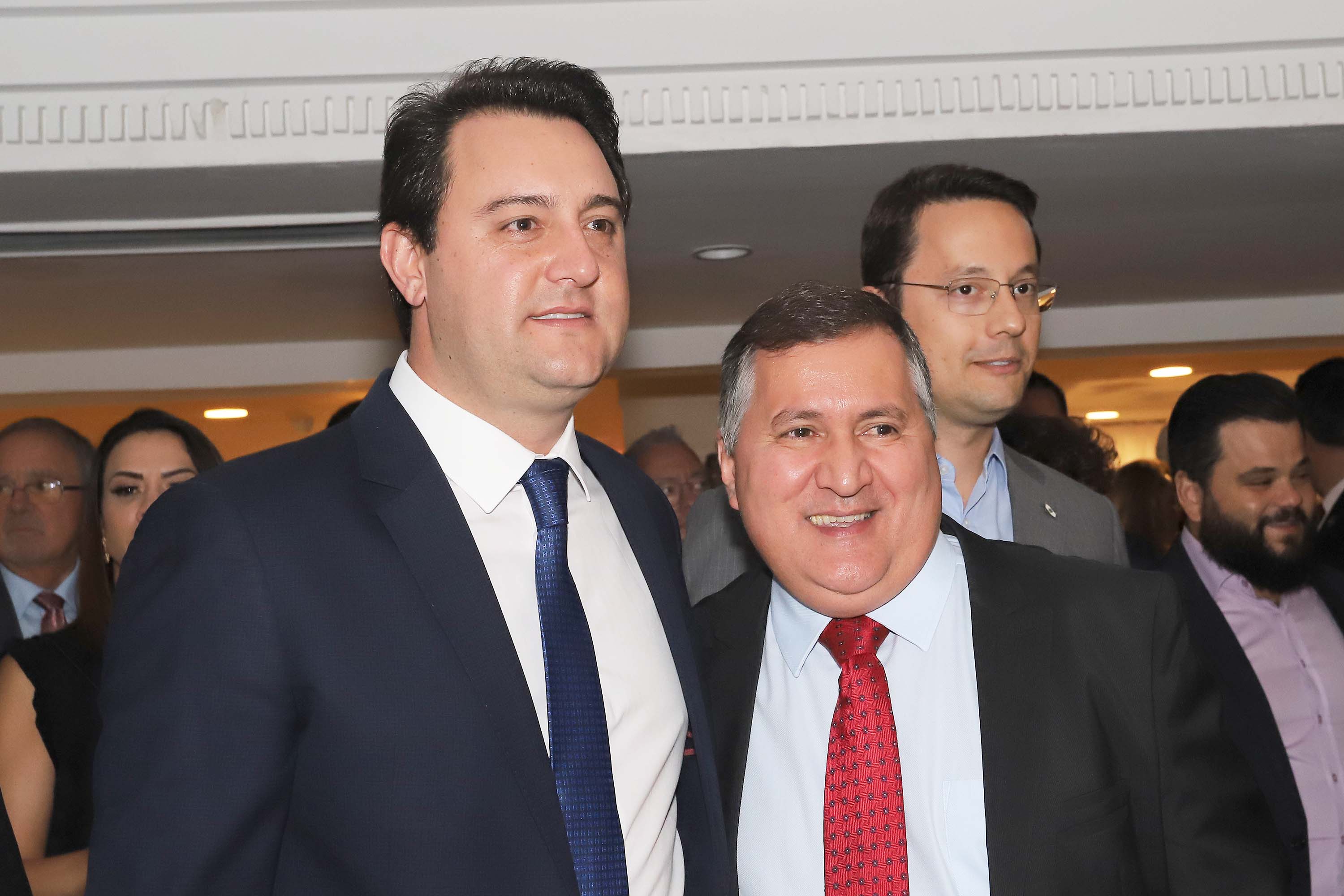 O governador Carlos Massa Ratinho Junior participa da posse de Camilo Turmina, novo presidente da Associação Comercial do Paraná. Presentes: Glaucio Geara, ex-presidente da ACP; os ex-governadores: Mario Pereira; Orlando Pessuti; e Cida Borghetti; vice- governador Darci Piana; o prefeito de Curitiba, Rafael Greca; entre outros.
Curitiba, 05-03-20.
Foto: Arnaldo Alves / AEN.