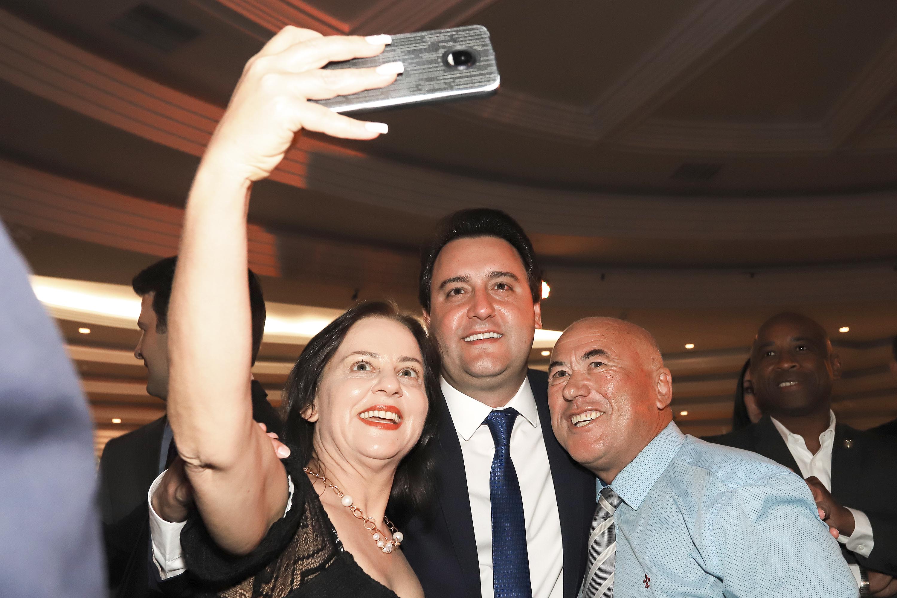 O governador Carlos Massa Ratinho Junior participa da posse de Camilo Turmina, novo presidente da Associação Comercial do Paraná. Presentes: Glaucio Geara, ex-presidente da ACP; os ex-governadores: Mario Pereira; Orlando Pessuti; e Cida Borghetti; vice- governador Darci Piana; o prefeito de Curitiba, Rafael Greca; entre outros.
Curitiba, 05-03-20.
Foto: Arnaldo Alves / AEN.