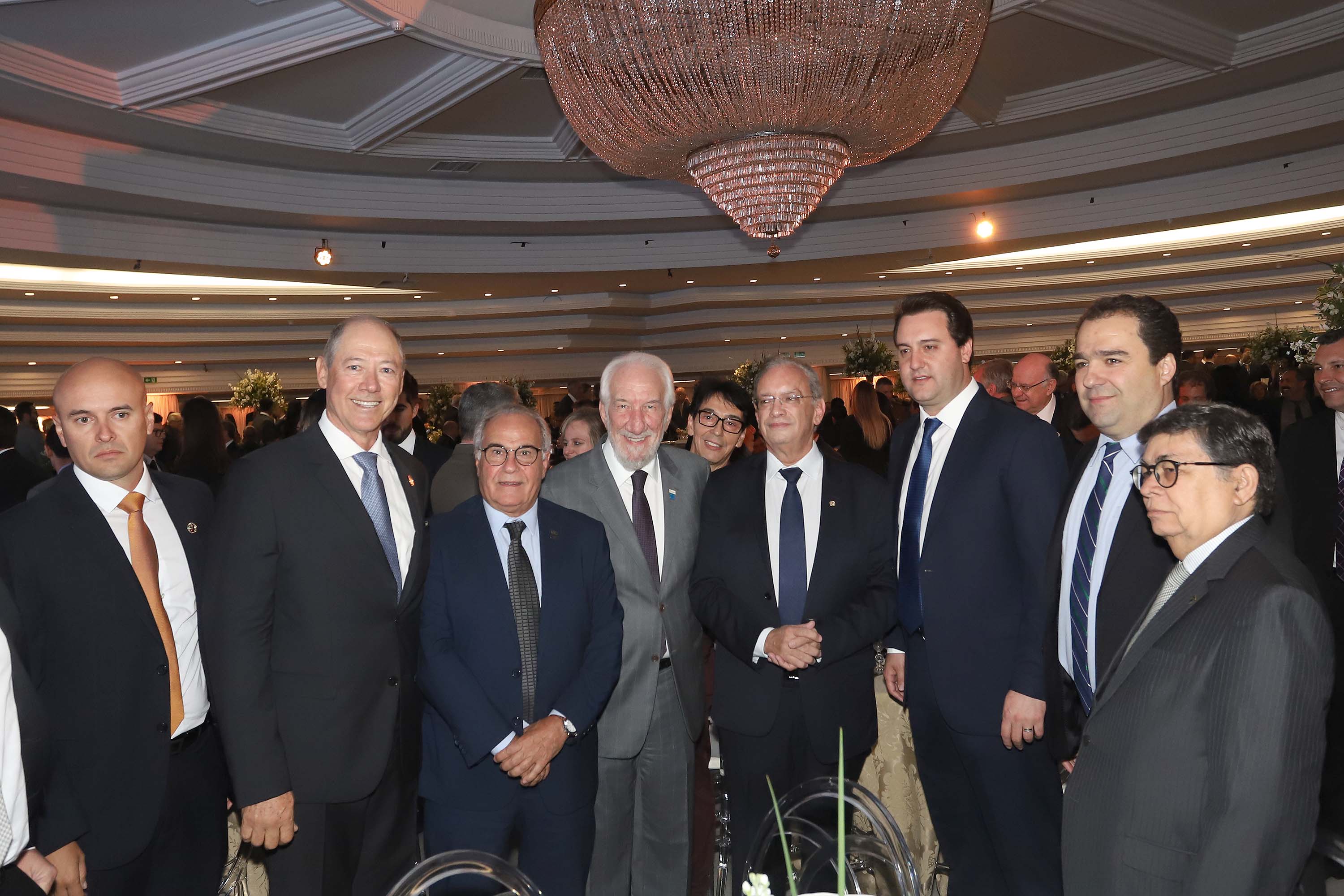 O governador Carlos Massa Ratinho Junior participa da posse de Camilo Turmina, novo presidente da Associação Comercial do Paraná. Presentes: Glaucio Geara, ex-presidente da ACP; os ex-governadores: Mario Pereira; Orlando Pessuti; e Cida Borghetti; vice- governador Darci Piana; o prefeito de Curitiba, Rafael Greca; entre outros.
Curitiba, 05-03-20.
Foto: Arnaldo Alves / AEN.