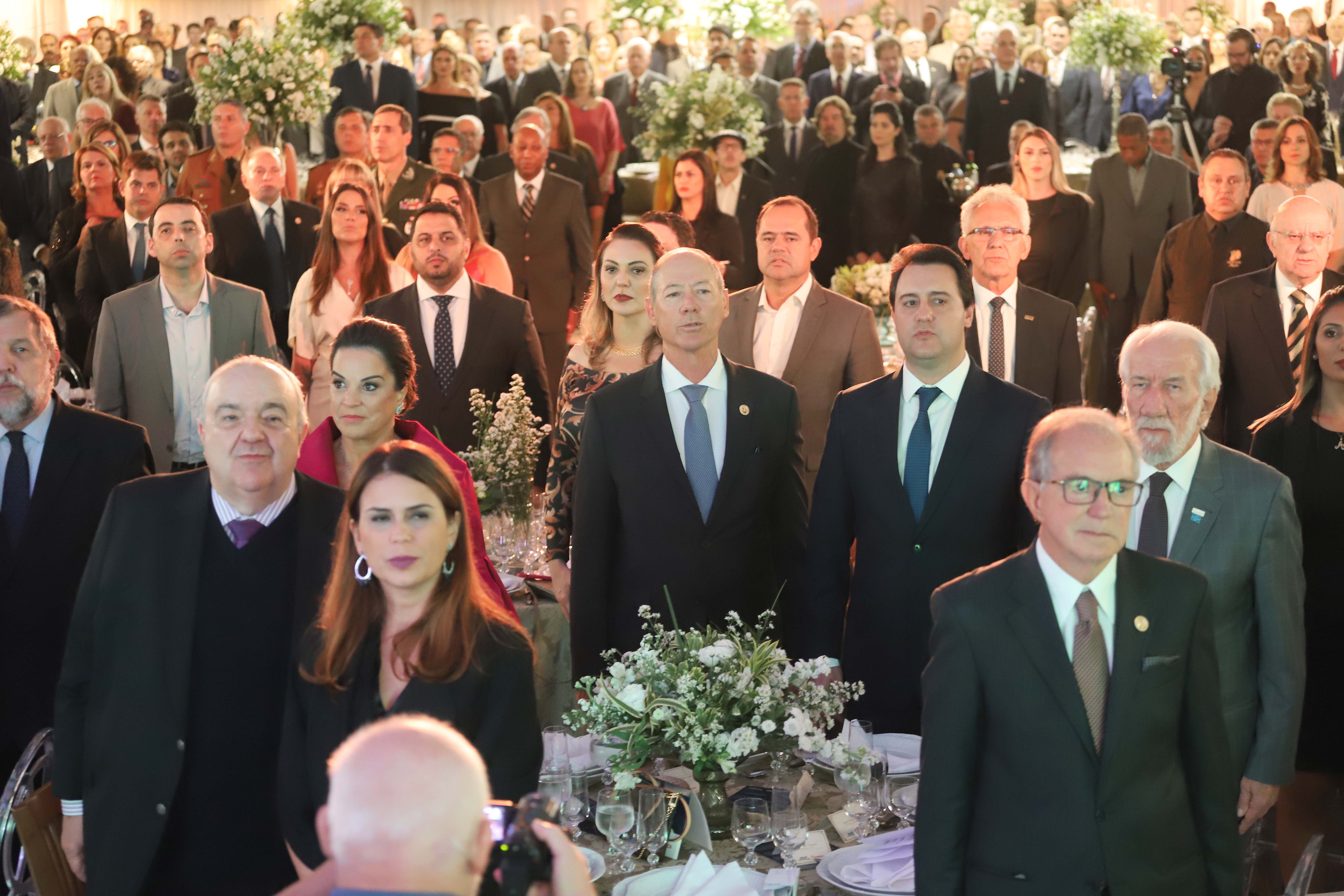 O governador Carlos Massa Ratinho Junior participa da posse de Camilo Turmina, novo presidente da Associação Comercial do Paraná. Presentes: Glaucio Geara, ex-presidente da ACP; os ex-governadores: Mario Pereira; Orlando Pessuti; e Cida Borghetti; vice- governador Darci Piana; o prefeito de Curitiba, Rafael Greca; entre outros.
Curitiba, 05-03-20.
Foto: Arnaldo Alves / AEN.