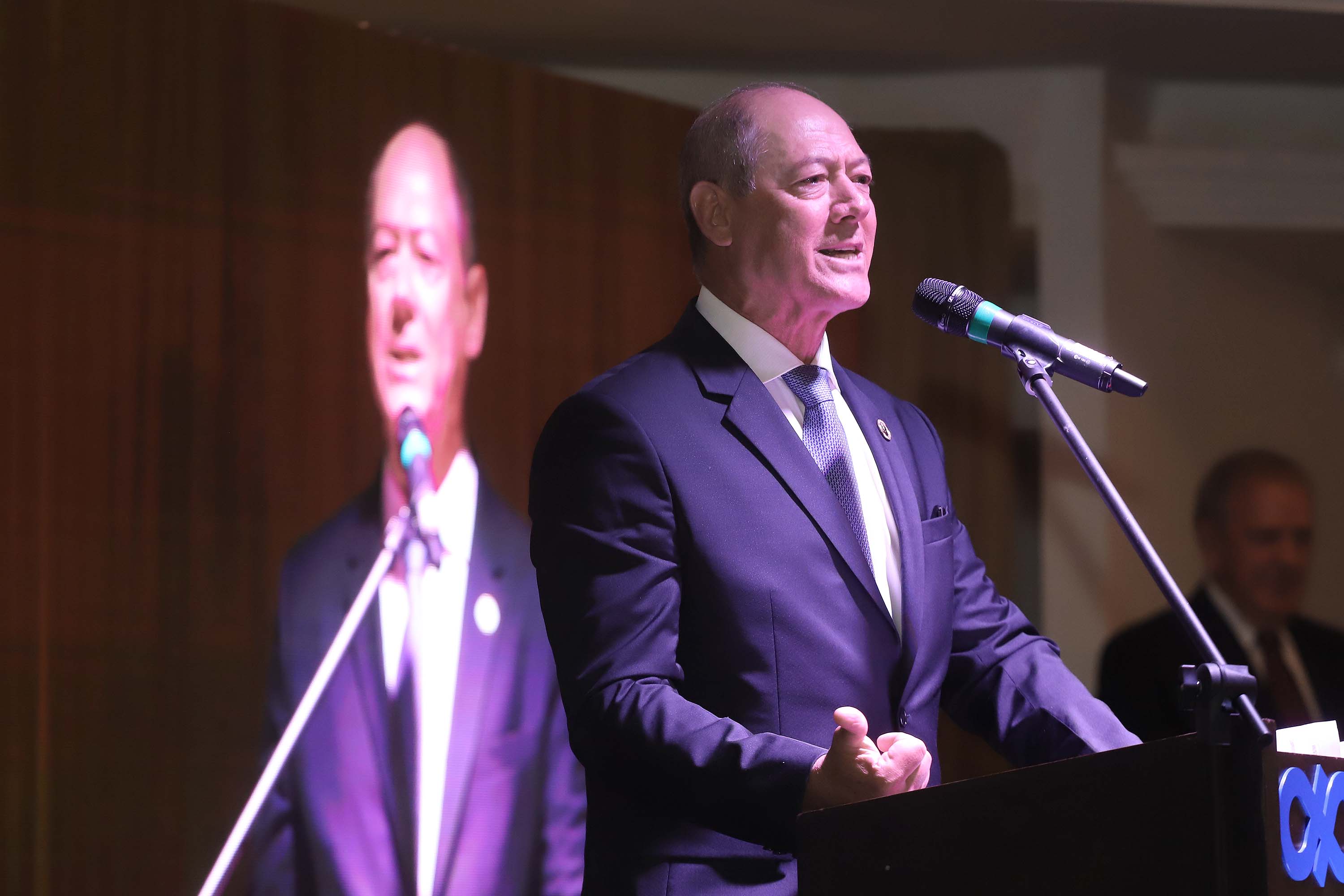 O governador Carlos Massa Ratinho Junior participa da posse de Camilo Turmina, novo presidente da Associação Comercial do Paraná. Presentes: Glaucio Geara, ex-presidente da ACP; os ex-governadores: Mario Pereira; Orlando Pessuti; e Cida Borghetti; vice- governador Darci Piana; o prefeito de Curitiba, Rafael Greca; entre outros. N/F: novo presidente da ACP, Camilo Turmina.
Curitiba, 05-03-20.
Foto: Arnaldo Alves / AEN.