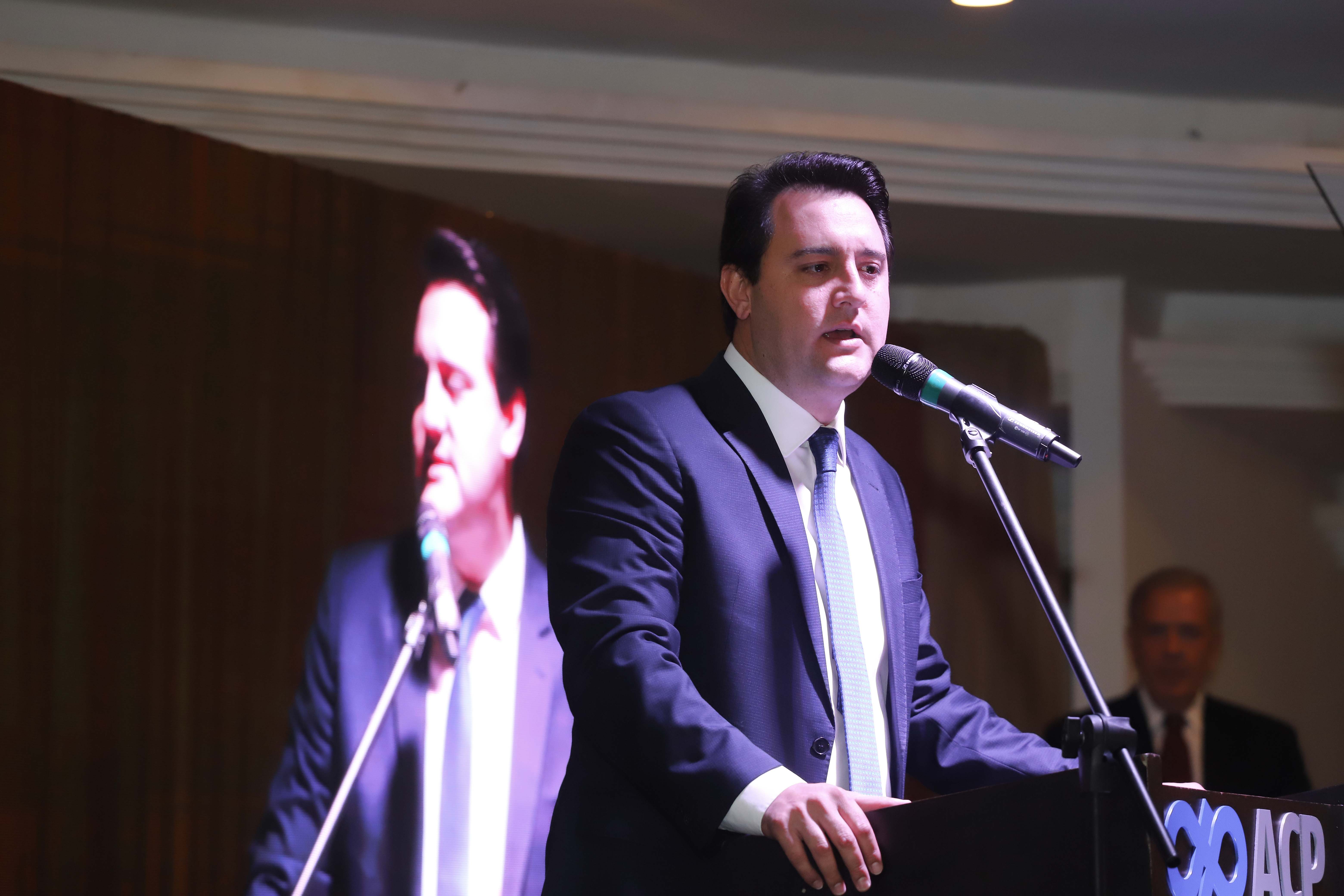 O governador Carlos Massa Ratinho Junior participa da posse de Camilo Turmina, novo presidente da Associação Comercial do Paraná. Presentes: Glaucio Geara, ex-presidente da ACP; os ex-governadores: Mario Pereira; Orlando Pessuti; e Cida Borghetti; vice- governador Darci Piana; o prefeito de Curitiba, Rafael Greca; entre outros.
Curitiba, 05-03-20.
Foto: Arnaldo Alves / AEN.