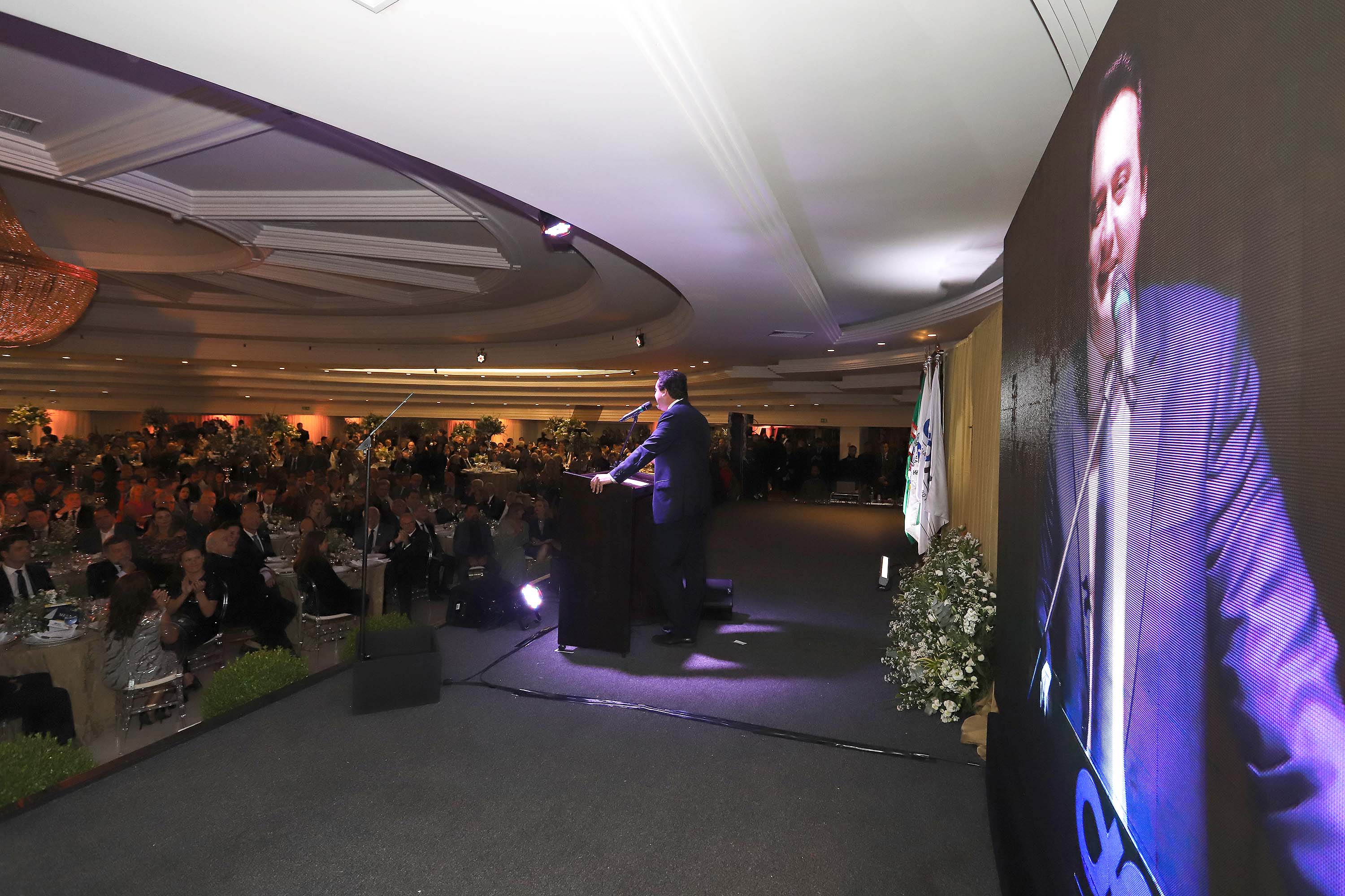 O governador Carlos Massa Ratinho Junior participa da posse de Camilo Turmina, novo presidente da Associação Comercial do Paraná. Presentes: Glaucio Geara, ex-presidente da ACP; os ex-governadores: Mario Pereira; Orlando Pessuti; e Cida Borghetti; vice- governador Darci Piana; o prefeito de Curitiba, Rafael Greca; entre outros.
Curitiba, 05-03-20.
Foto: Arnaldo Alves / AEN.