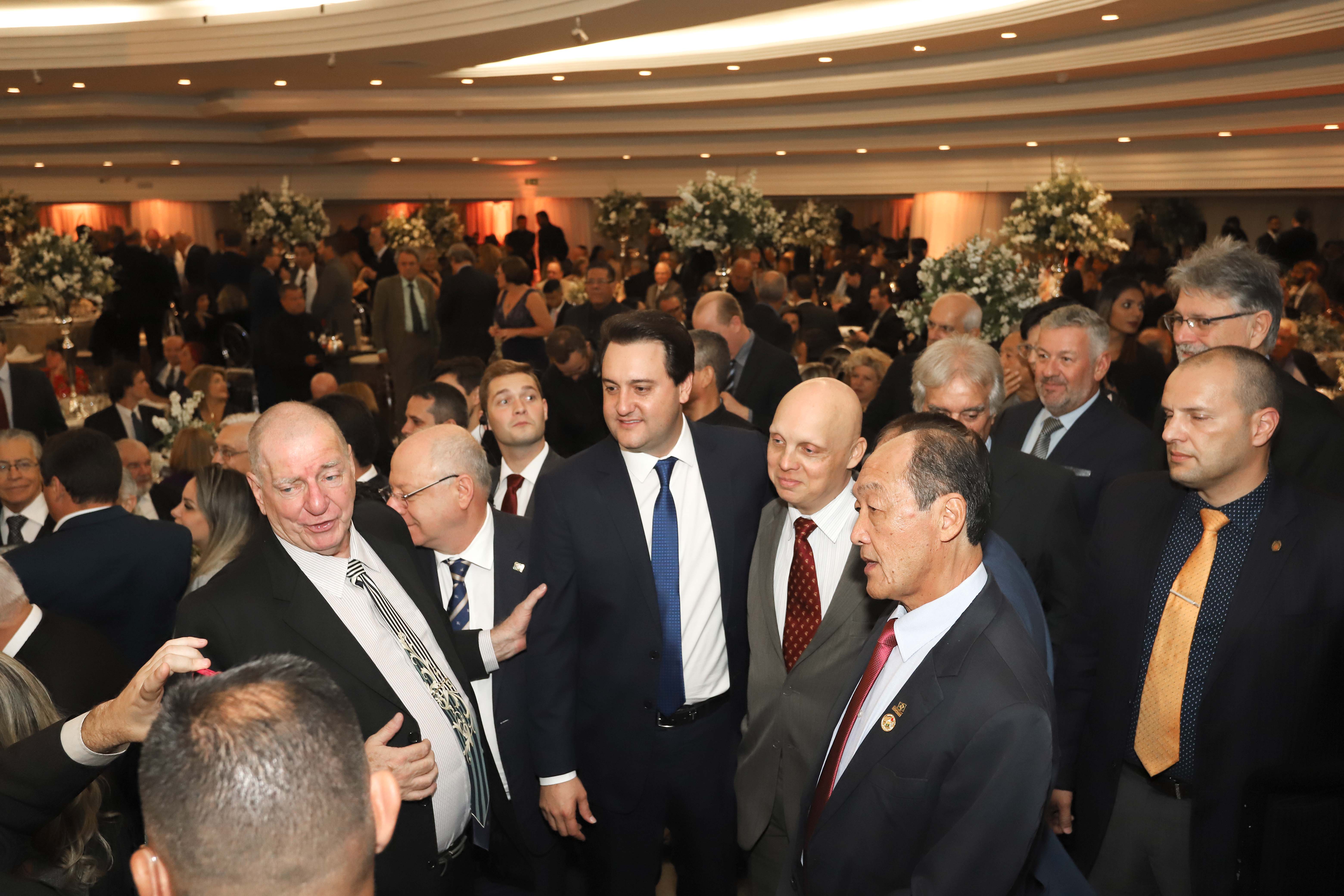O governador Carlos Massa Ratinho Junior participa da posse de Camilo Turmina, novo presidente da Associação Comercial do Paraná. Presentes: Glaucio Geara, ex-presidente da ACP; os ex-governadores: Mario Pereira; Orlando Pessuti; e Cida Borghetti; vice- governador Darci Piana; o prefeito de Curitiba, Rafael Greca; entre outros.
Curitiba, 05-03-20.
Foto: Arnaldo Alves / AEN.