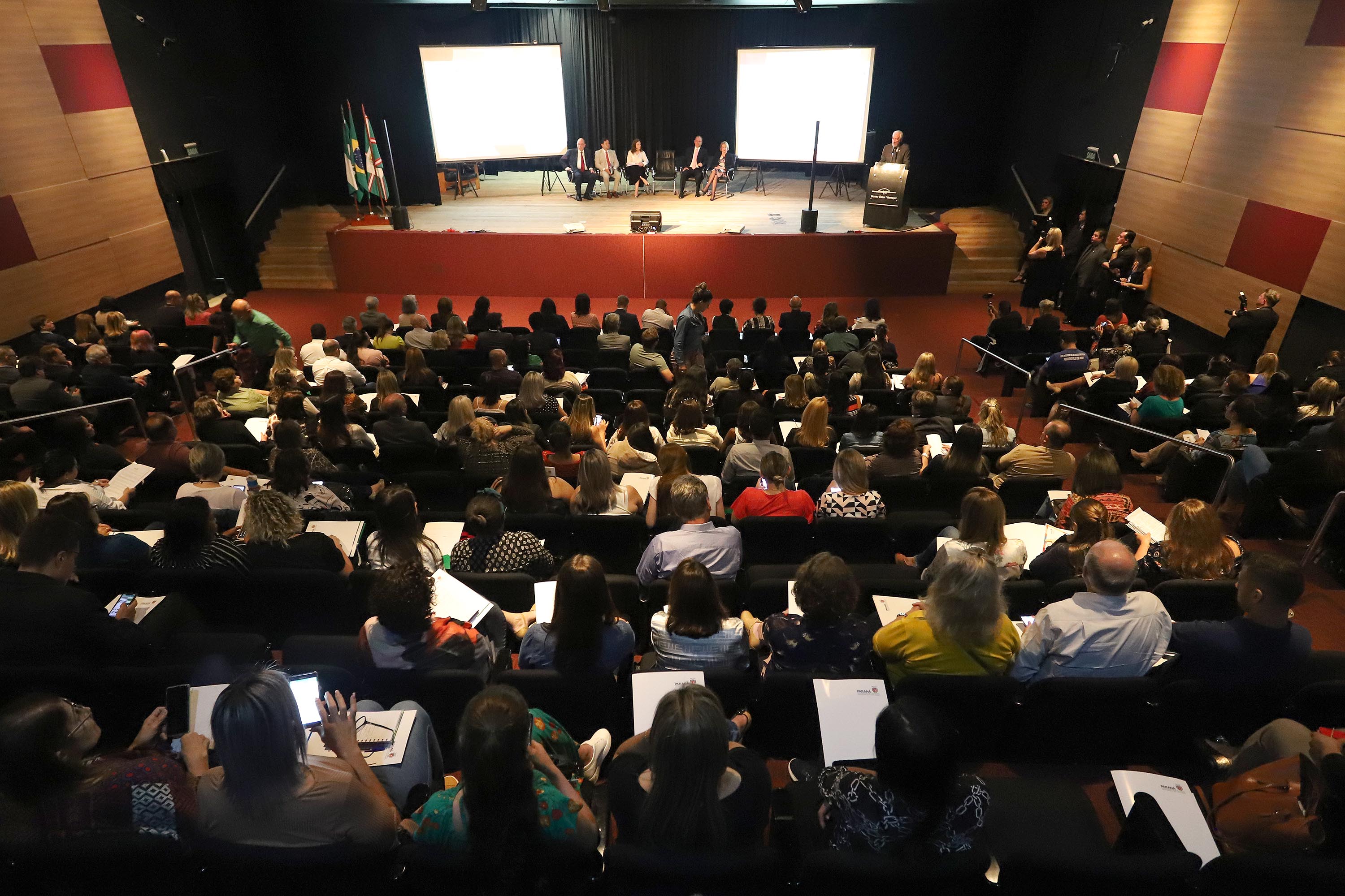 O governador em exercício Darci Piana, participou da abertura do Seminário Estadual do Marco Legal da Primeira Infância.
Curitiba, 09-03-20.
Foto: Arnaldo Alves / AEN