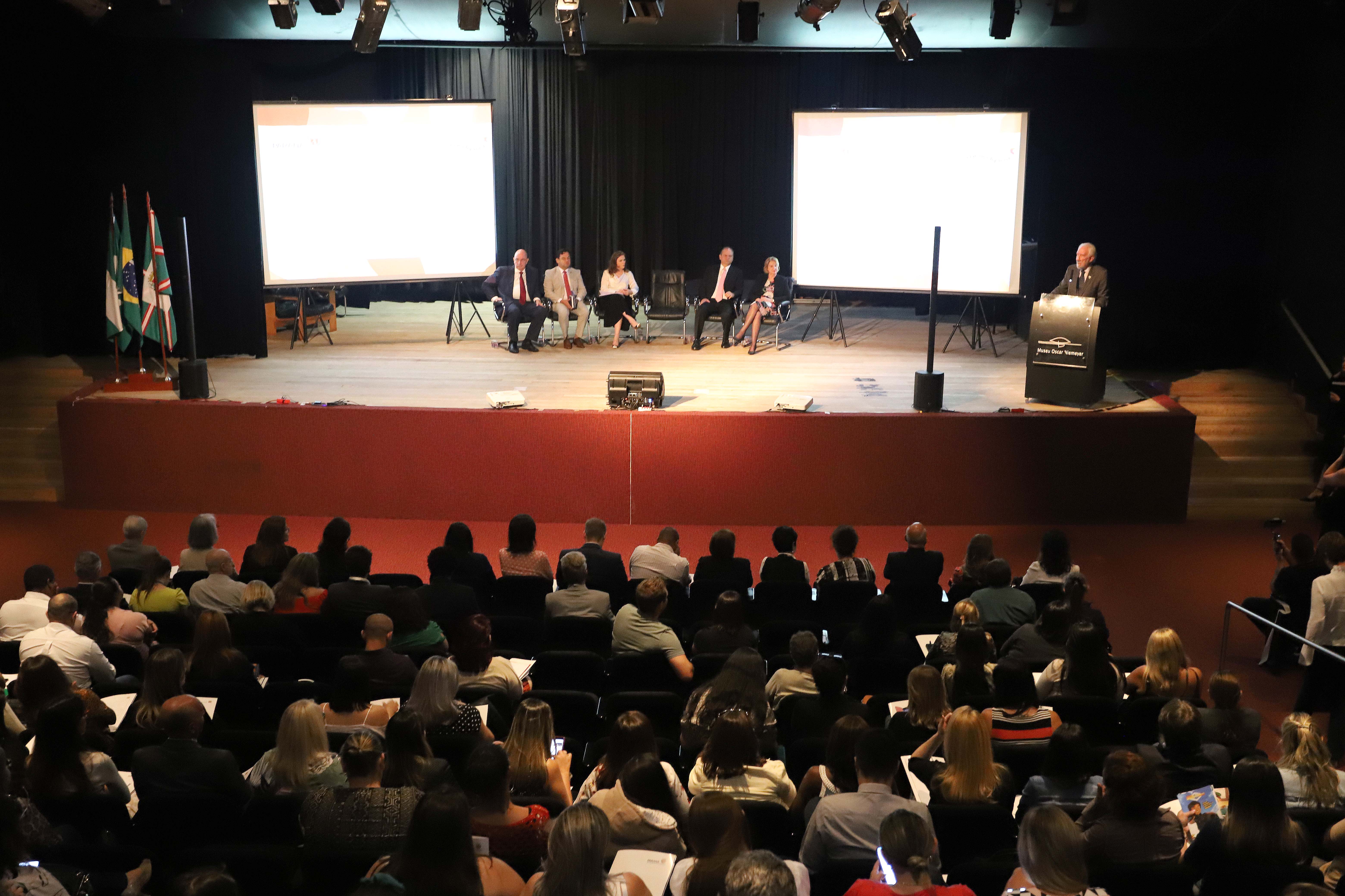 O governador em exercício Darci Piana, participou da abertura do Seminário Estadual do Marco Legal da Primeira Infância.
Curitiba, 09-03-20.
Foto: Arnaldo Alves / AEN