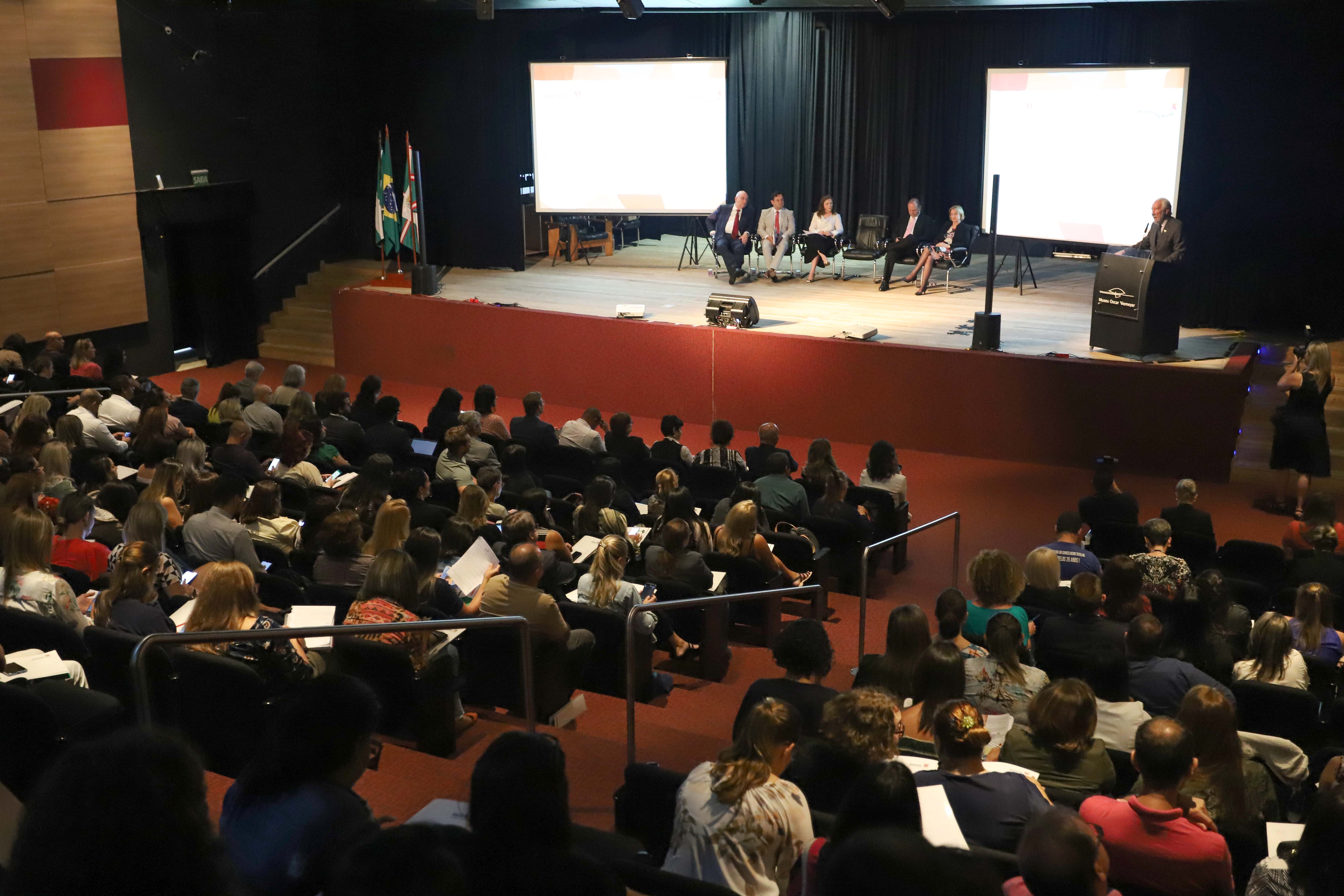 O governador em exercício Darci Piana, participou da abertura do Seminário Estadual do Marco Legal da Primeira Infância.
Curitiba, 09-03-20.
Foto: Arnaldo Alves / AEN