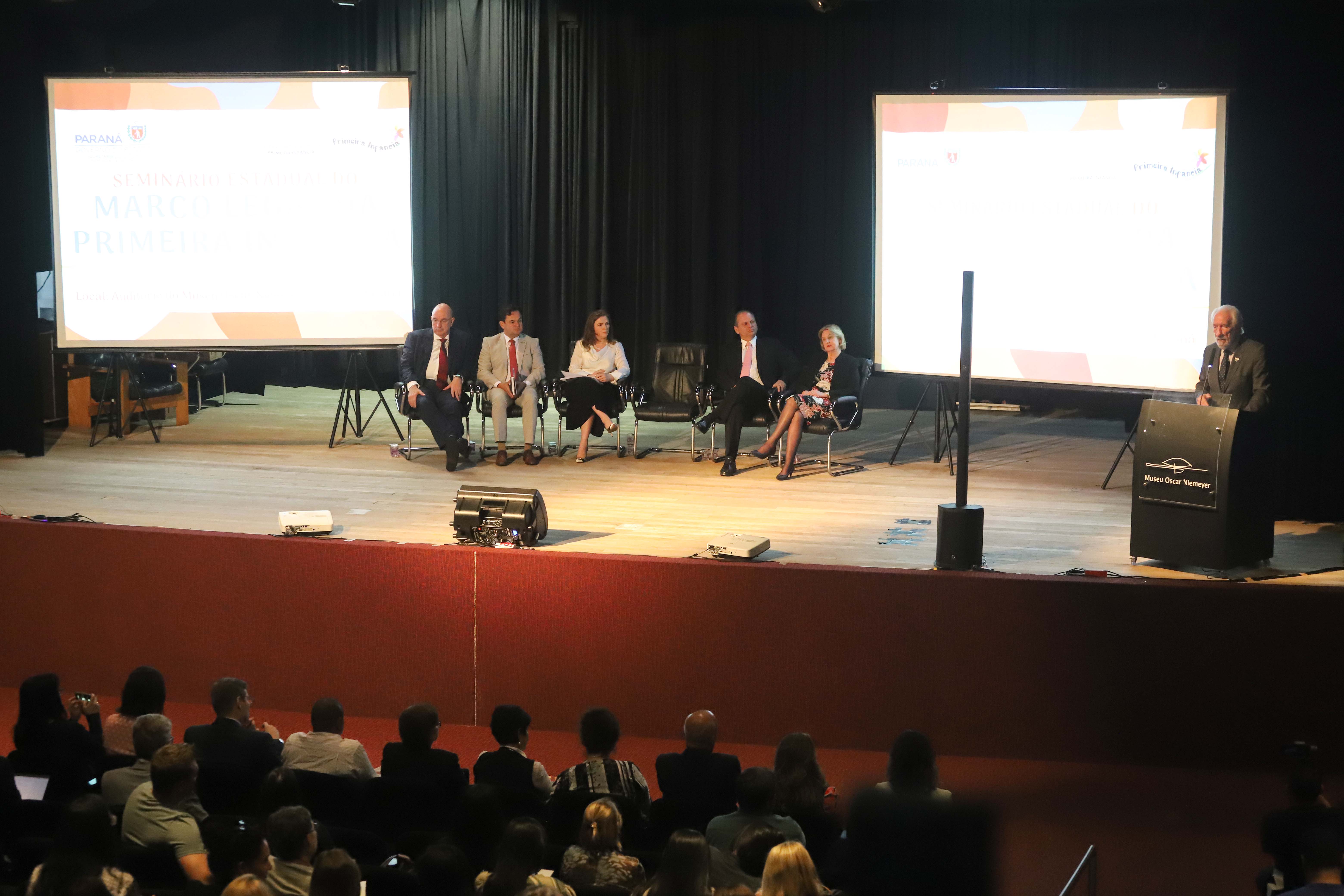 O governador em exercício Darci Piana, participou da abertura do Seminário Estadual do Marco Legal da Primeira Infância.
Curitiba, 09-03-20.
Foto: Arnaldo Alves / AEN