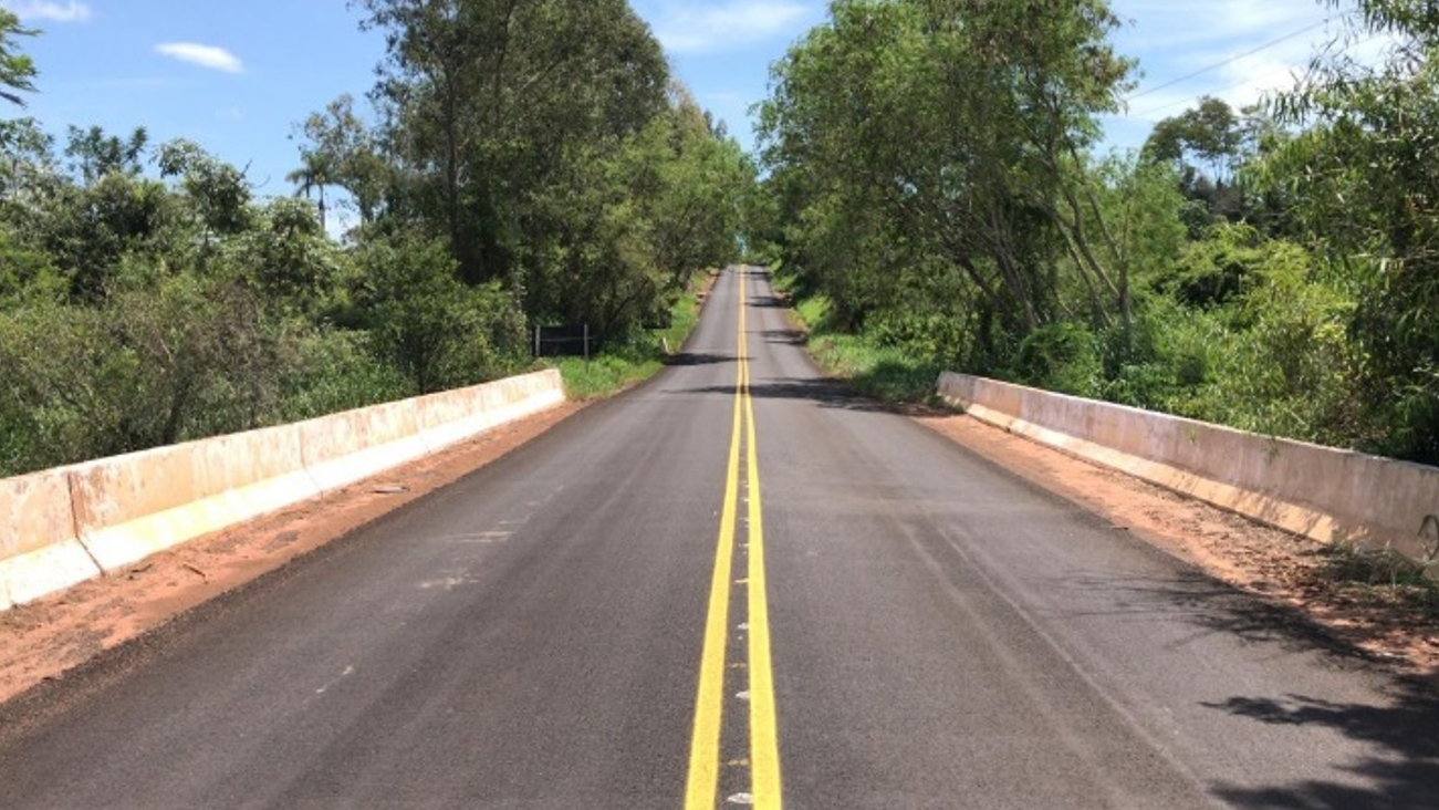 O Governo do Estado está realizando melhorias em duas rodovias na região de Umuarama, Noroeste do Paraná. As obras são executadas pelo Departamento de Estradas de Rodagem do Paraná (DER/PR). O investimento é de R$ 9,5 milhões. Foto:DER