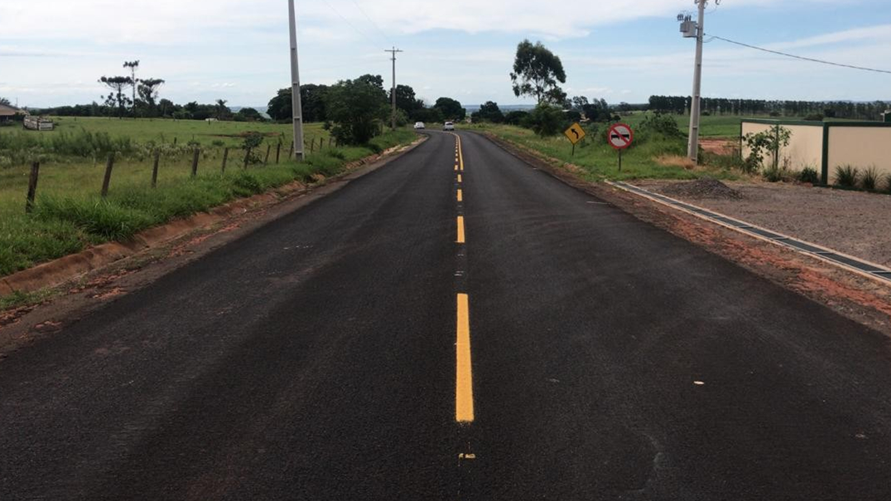 O Governo do Estado está realizando melhorias em duas rodovias na região de Umuarama, Noroeste do Paraná. As obras são executadas pelo Departamento de Estradas de Rodagem do Paraná (DER/PR). O investimento é de R$ 9,5 milhões. Foto:DER