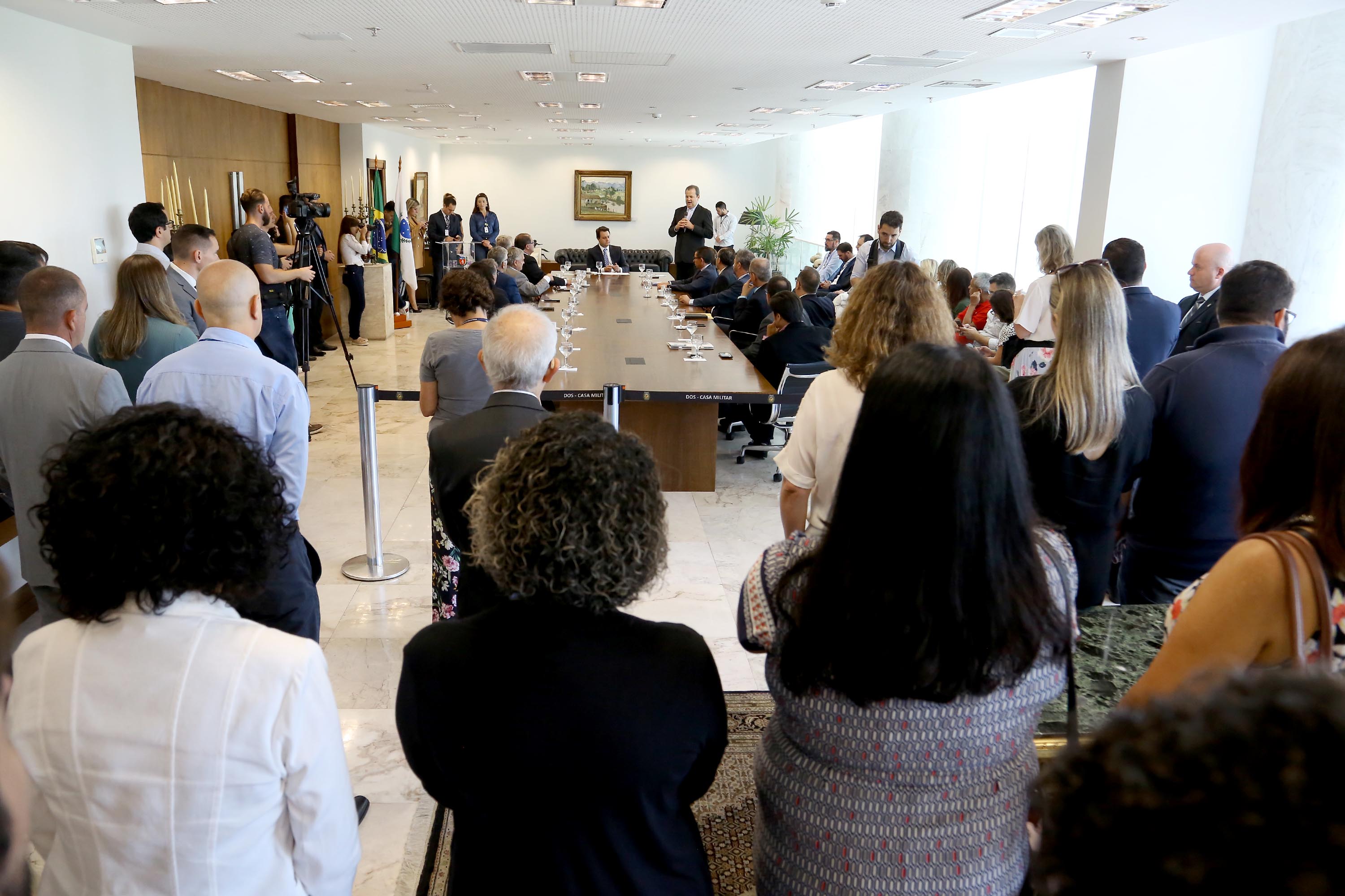 O governador Carlos Massa Ratinho Júnior assinou a autorização para nomeação de 263 professores para as universidades estaduais do Paraná. São profissionais de diversas áreas acadêmicas aprovados em concursos públicos realizados em anos anteriores e que ainda não haviam sido chamados. Curitiba,12/03/2020 Foto:Jaelson Lucas / AEN