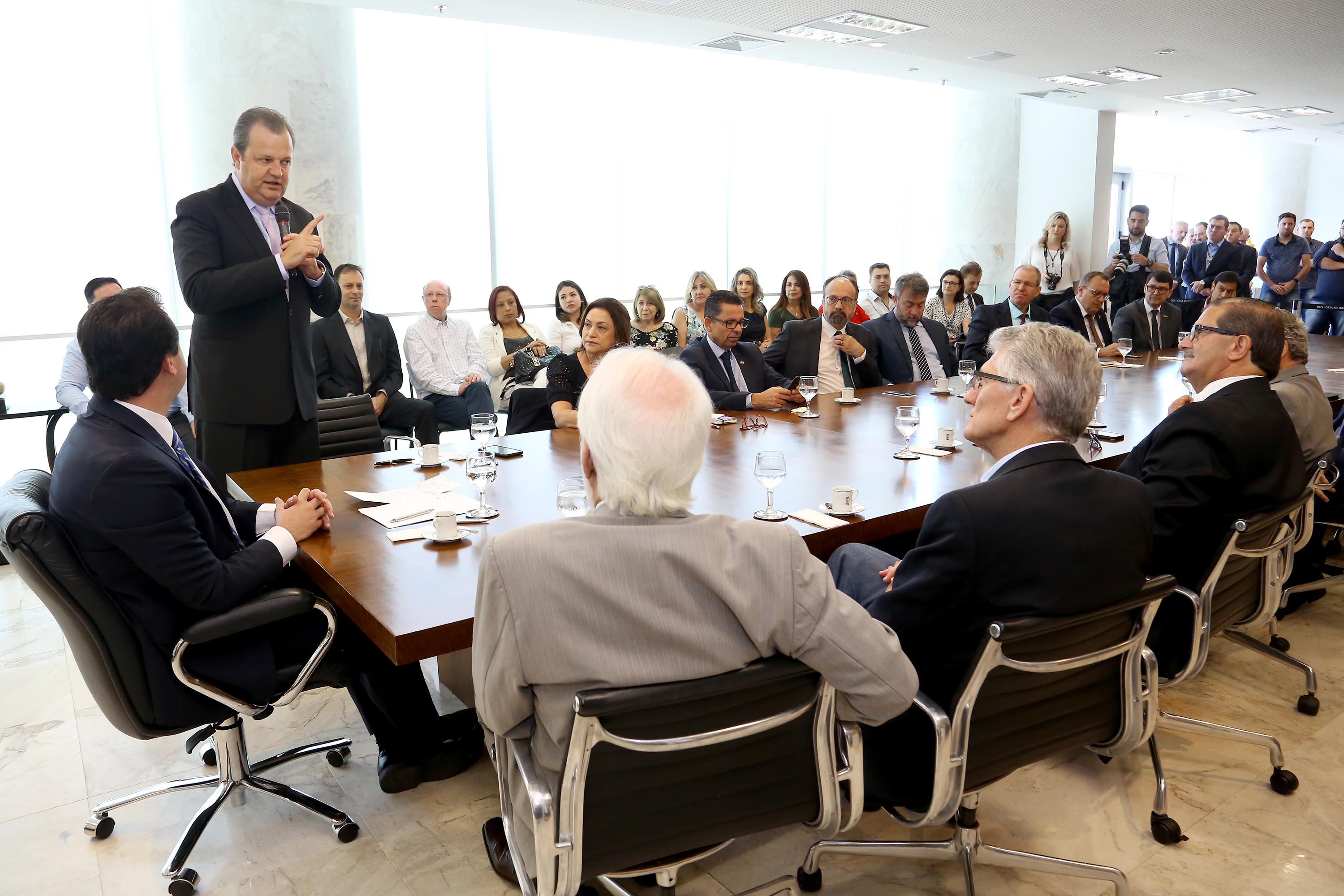 O governador Carlos Massa Ratinho Júnior assinou a autorização para nomeação de 263 professores para as universidades estaduais do Paraná. São profissionais de diversas áreas acadêmicas aprovados em concursos públicos realizados em anos anteriores e que ainda não haviam sido chamados. Curitiba,12/03/2020 Foto:Jaelson Lucas / AEN