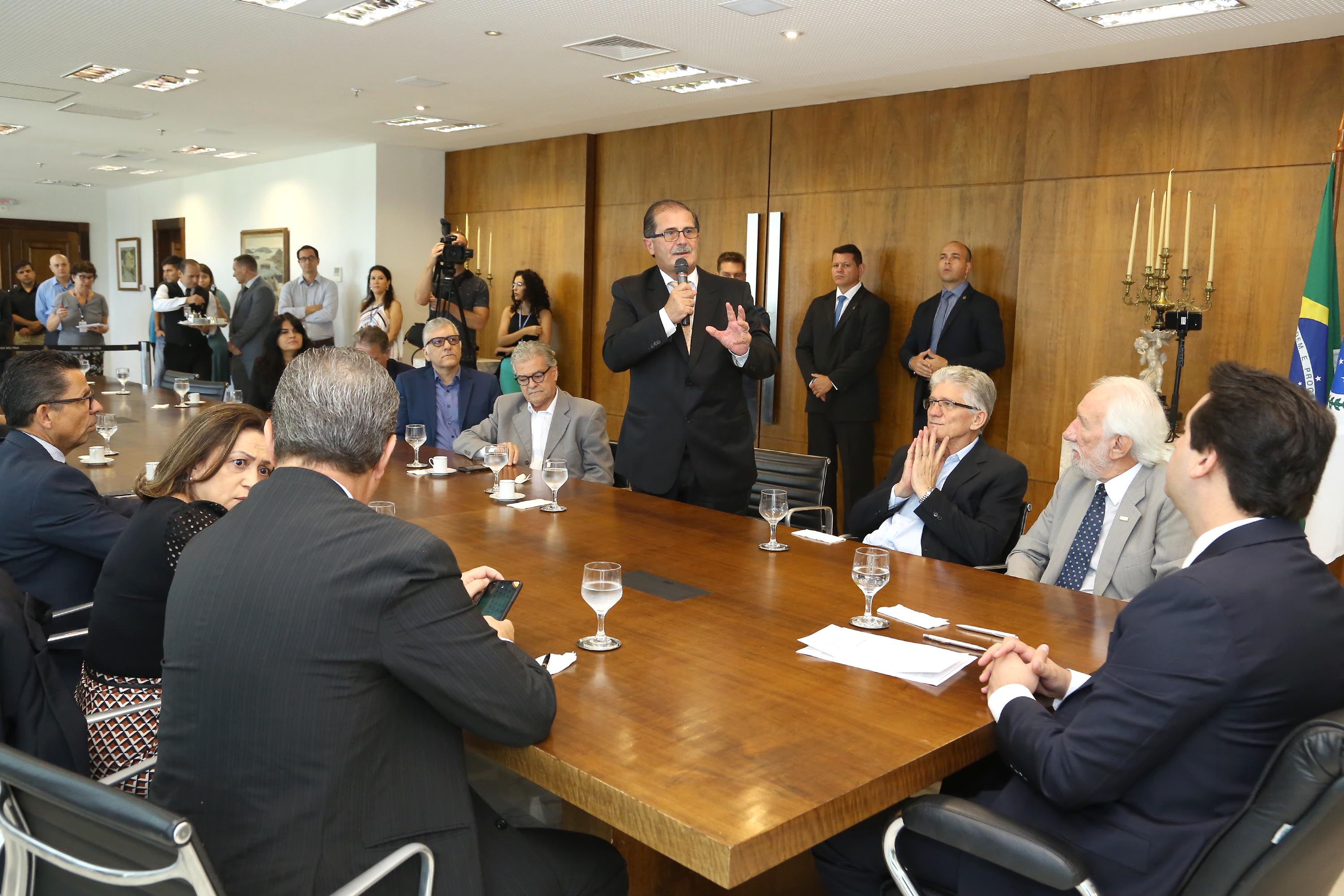 O governador Carlos Massa Ratinho Júnior assinou a autorização para nomeação de 263 professores para as universidades estaduais do Paraná. São profissionais de diversas áreas acadêmicas aprovados em concursos públicos realizados em anos anteriores e que ainda não haviam sido chamados. Curitiba,12/03/2020 Foto:Jaelson Lucas / AEN