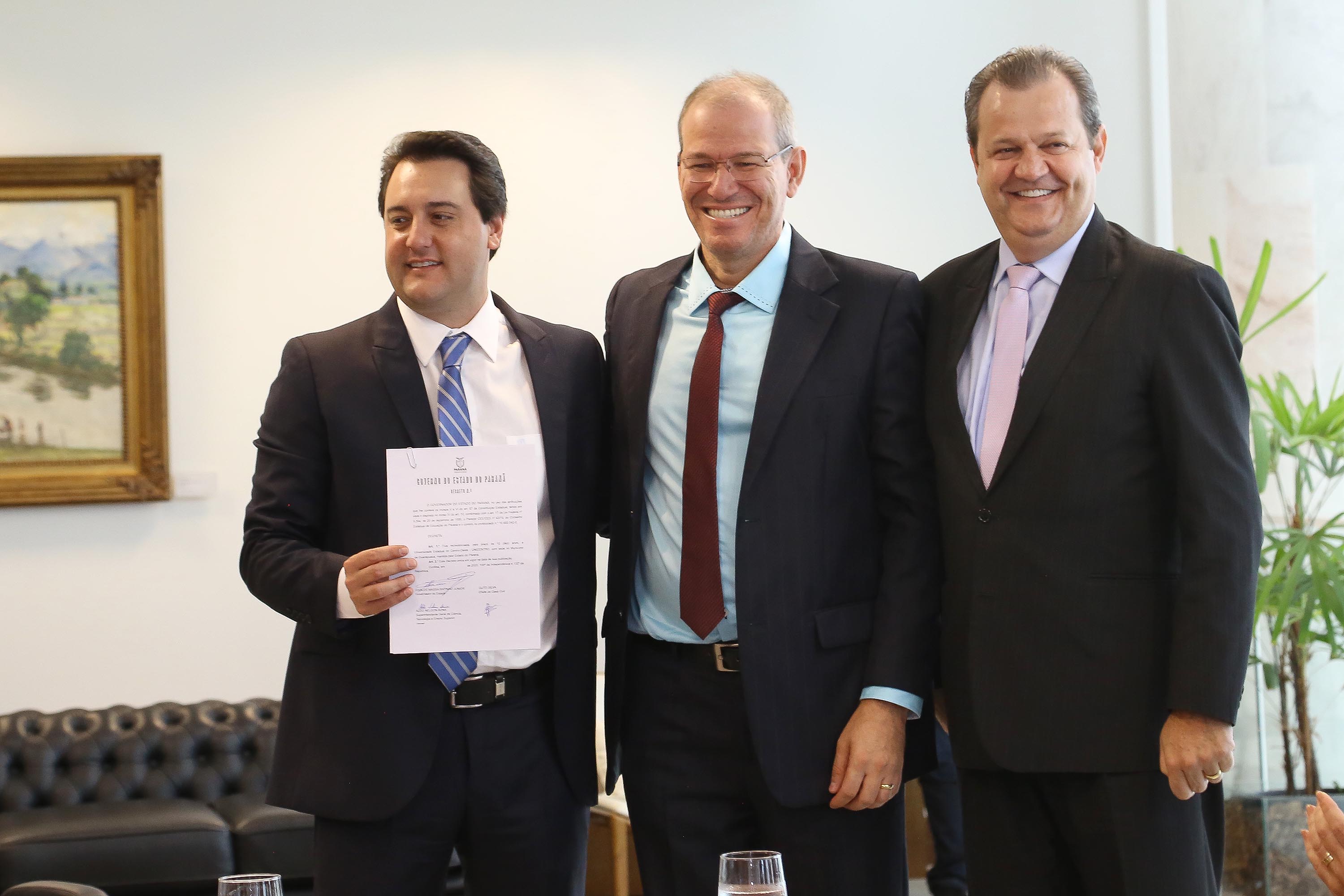 O governador Carlos Massa Ratinho Júnior assinou a autorização para nomeação de 263 professores para as universidades estaduais do Paraná. São profissionais de diversas áreas acadêmicas aprovados em concursos públicos realizados em anos anteriores e que ainda não haviam sido chamados. Curitiba,12/03/2020 Foto:Jaelson Lucas / AEN