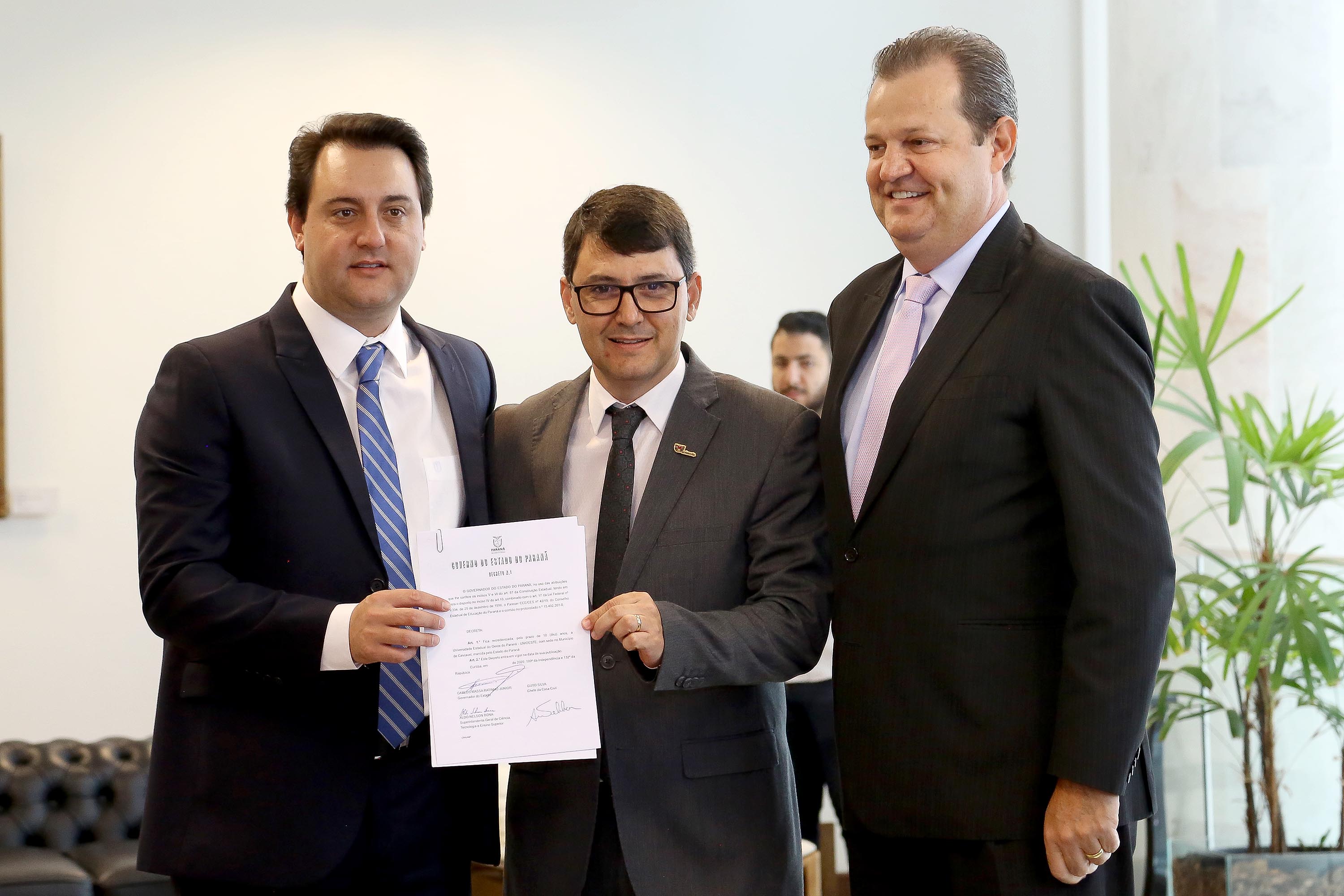 O governador Carlos Massa Ratinho Júnior assinou a autorização para nomeação de 263 professores para as universidades estaduais do Paraná. São profissionais de diversas áreas acadêmicas aprovados em concursos públicos realizados em anos anteriores e que ainda não haviam sido chamados. Curitiba,12/03/2020 Foto:Jaelson Lucas / AEN