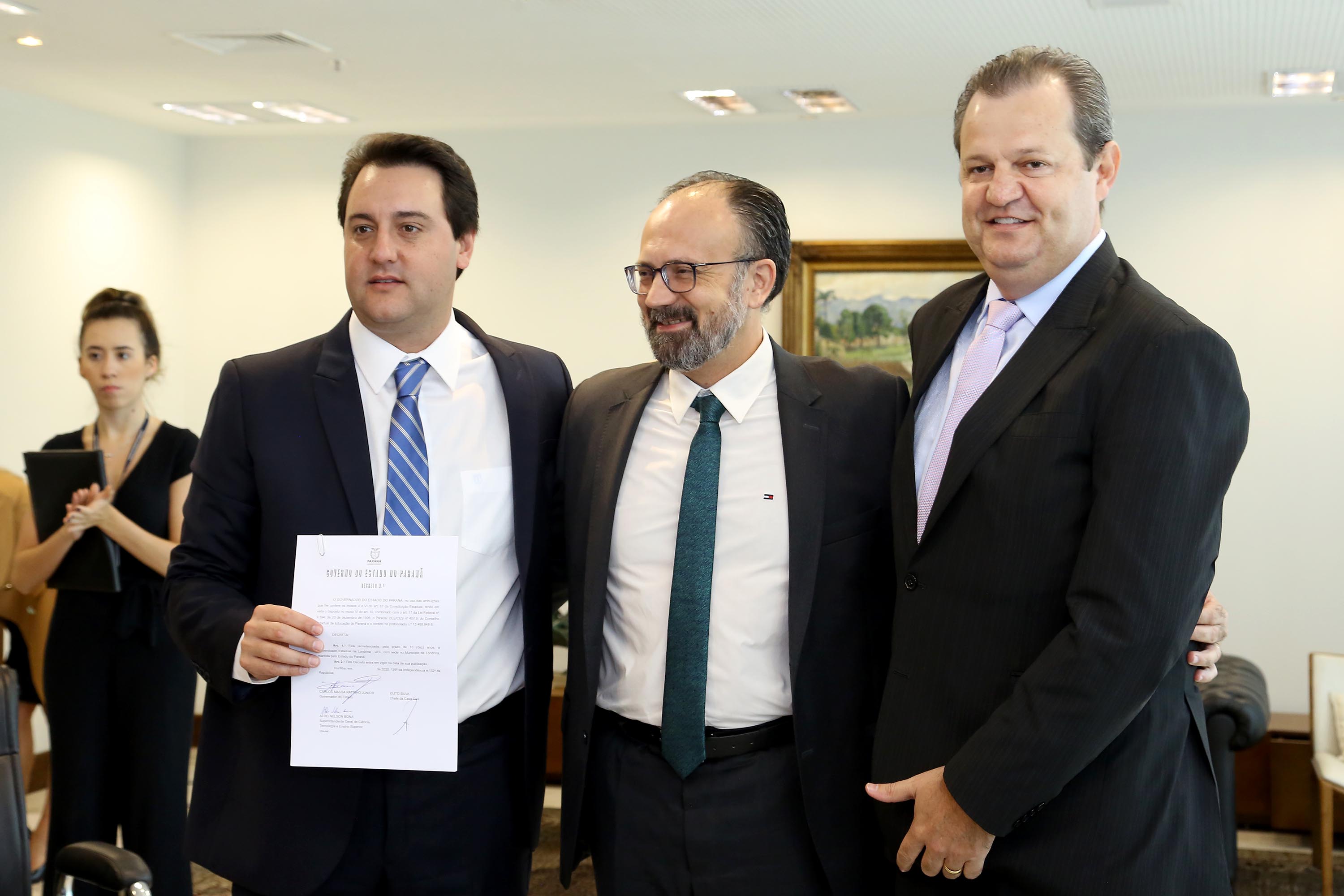 O governador Carlos Massa Ratinho Júnior assinou a autorização para nomeação de 263 professores para as universidades estaduais do Paraná. São profissionais de diversas áreas acadêmicas aprovados em concursos públicos realizados em anos anteriores e que ainda não haviam sido chamados. Curitiba,12/03/2020 Foto:Jaelson Lucas / AEN