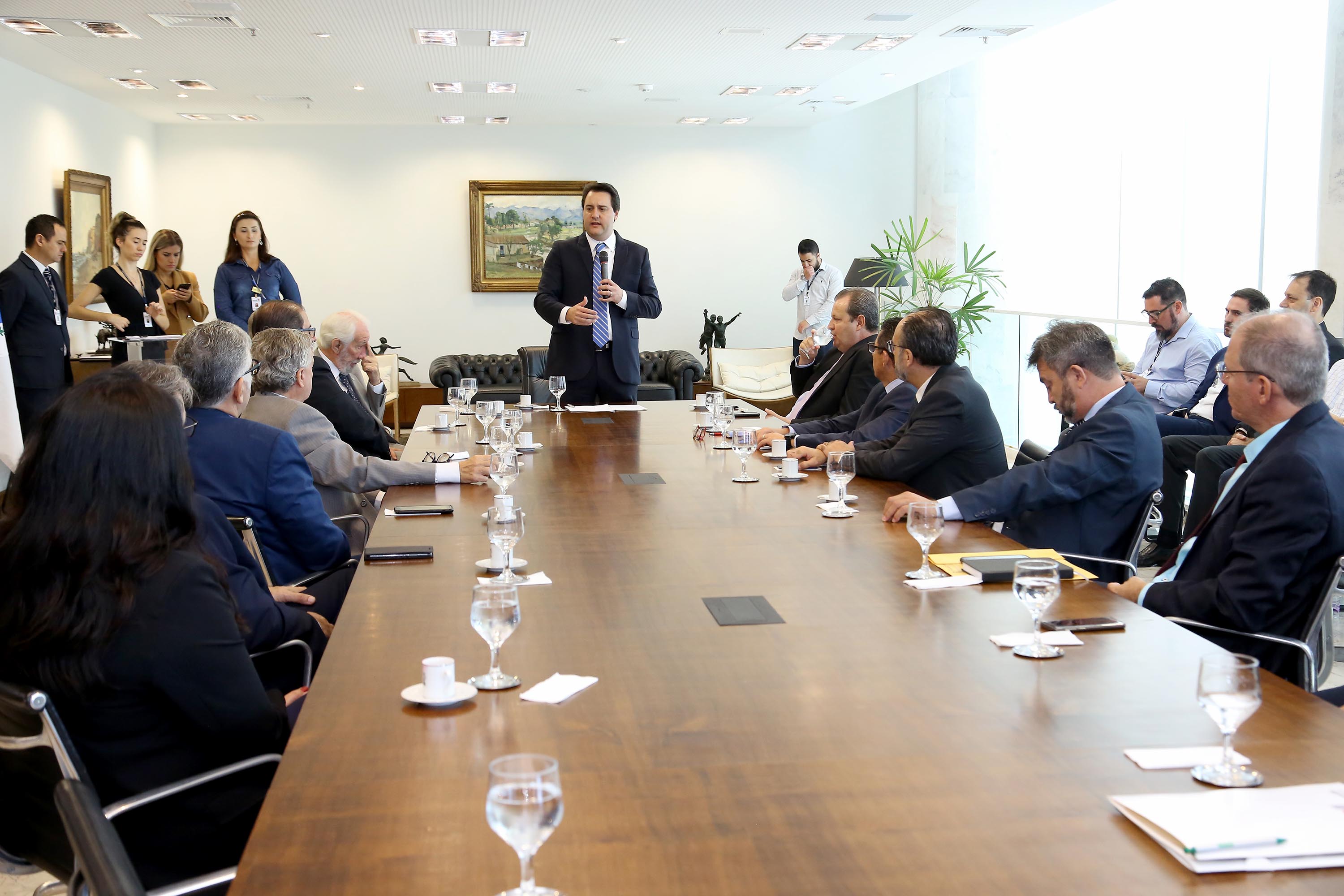 O governador Carlos Massa Ratinho Júnior assinou a autorização para nomeação de 263 professores para as universidades estaduais do Paraná. São profissionais de diversas áreas acadêmicas aprovados em concursos públicos realizados em anos anteriores e que ainda não haviam sido chamados. Curitiba,12/03/2020 Foto:Jaelson Lucas / AEN