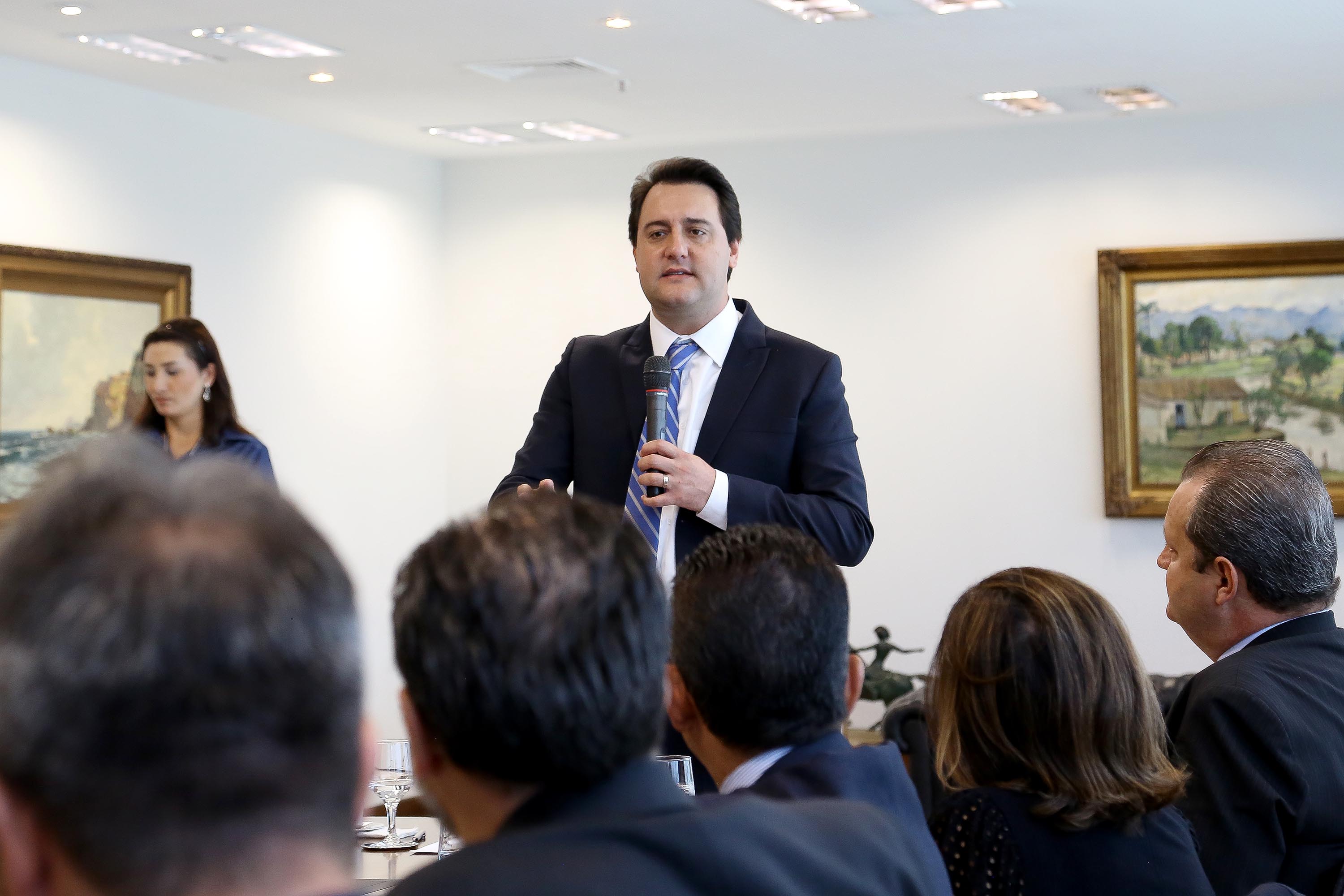 O governador Carlos Massa Ratinho Júnior assinou a autorização para nomeação de 263 professores para as universidades estaduais do Paraná. São profissionais de diversas áreas acadêmicas aprovados em concursos públicos realizados em anos anteriores e que ainda não haviam sido chamados. Curitiba,12/03/2020 Foto:Jaelson Lucas / AEN