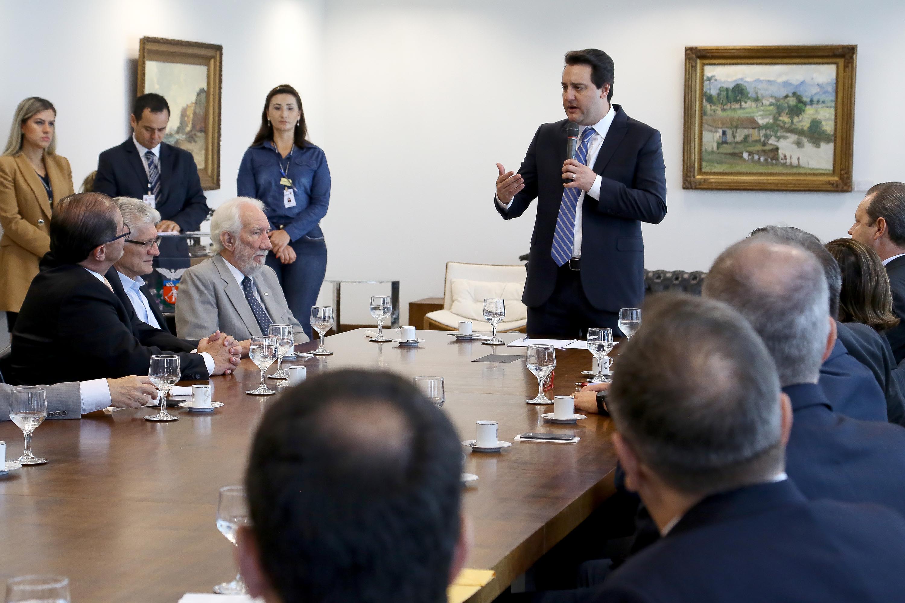 O governador Carlos Massa Ratinho Júnior assinou a autorização para nomeação de 263 professores para as universidades estaduais do Paraná. São profissionais de diversas áreas acadêmicas aprovados em concursos públicos realizados em anos anteriores e que ainda não haviam sido chamados. Curitiba,12/03/2020 Foto:Jaelson Lucas / AEN