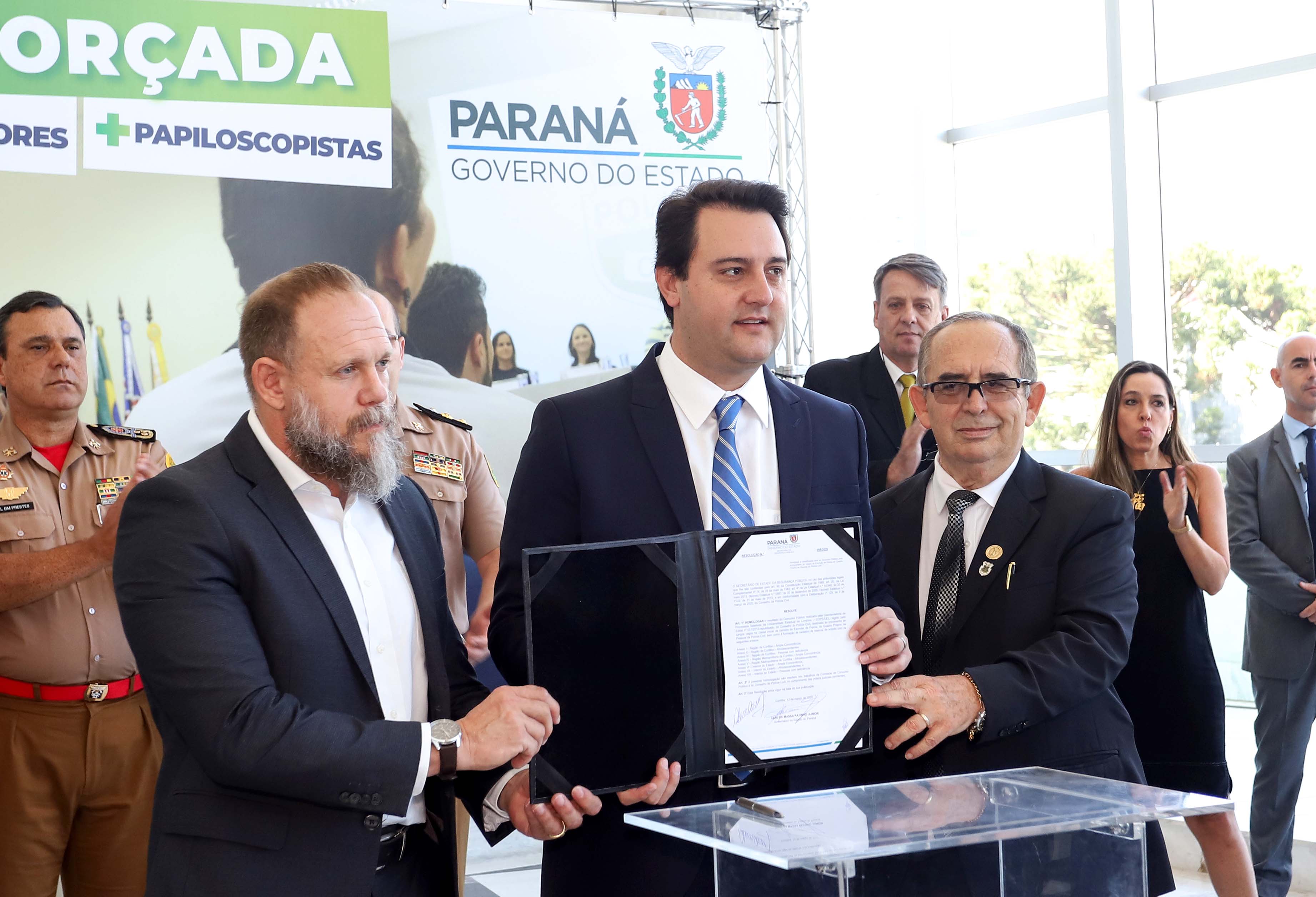 O governador Carlos Massa Ratinho Junior formaliza nesta quinta-feira (12) a convocação de aprovados do concurso de 2018 de escrivães da Polícia Civil do Paraná.
Curitiba, 12-03-20.
Foto: Arnaldo Alves / AEN.