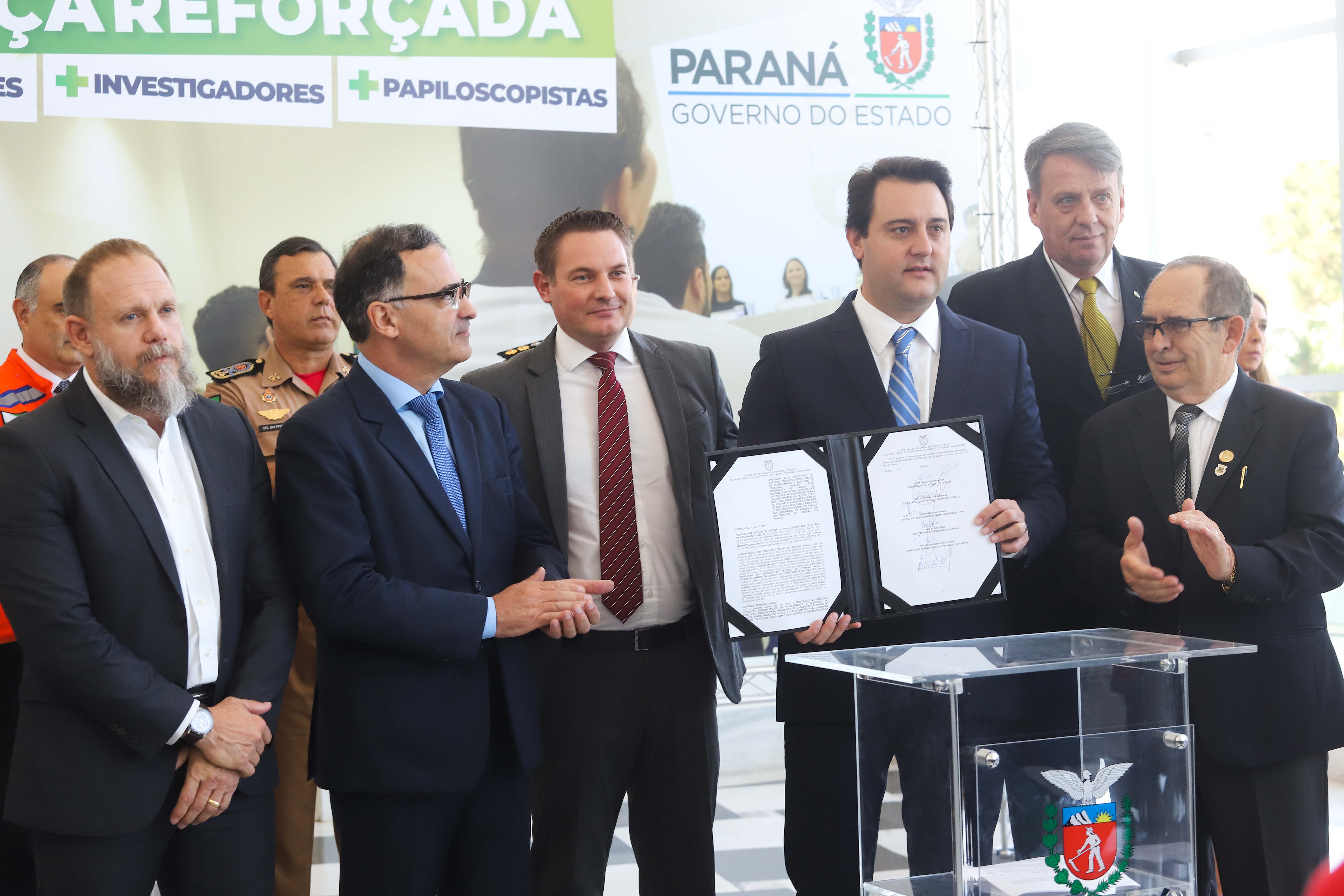 O governador Carlos Massa Ratinho Junior formaliza nesta quinta-feira (12) a convocação de aprovados do concurso de 2018 de escrivães da Polícia Civil do Paraná.
Curitiba, 12-03-20.
Foto: Arnaldo Alves / AEN.