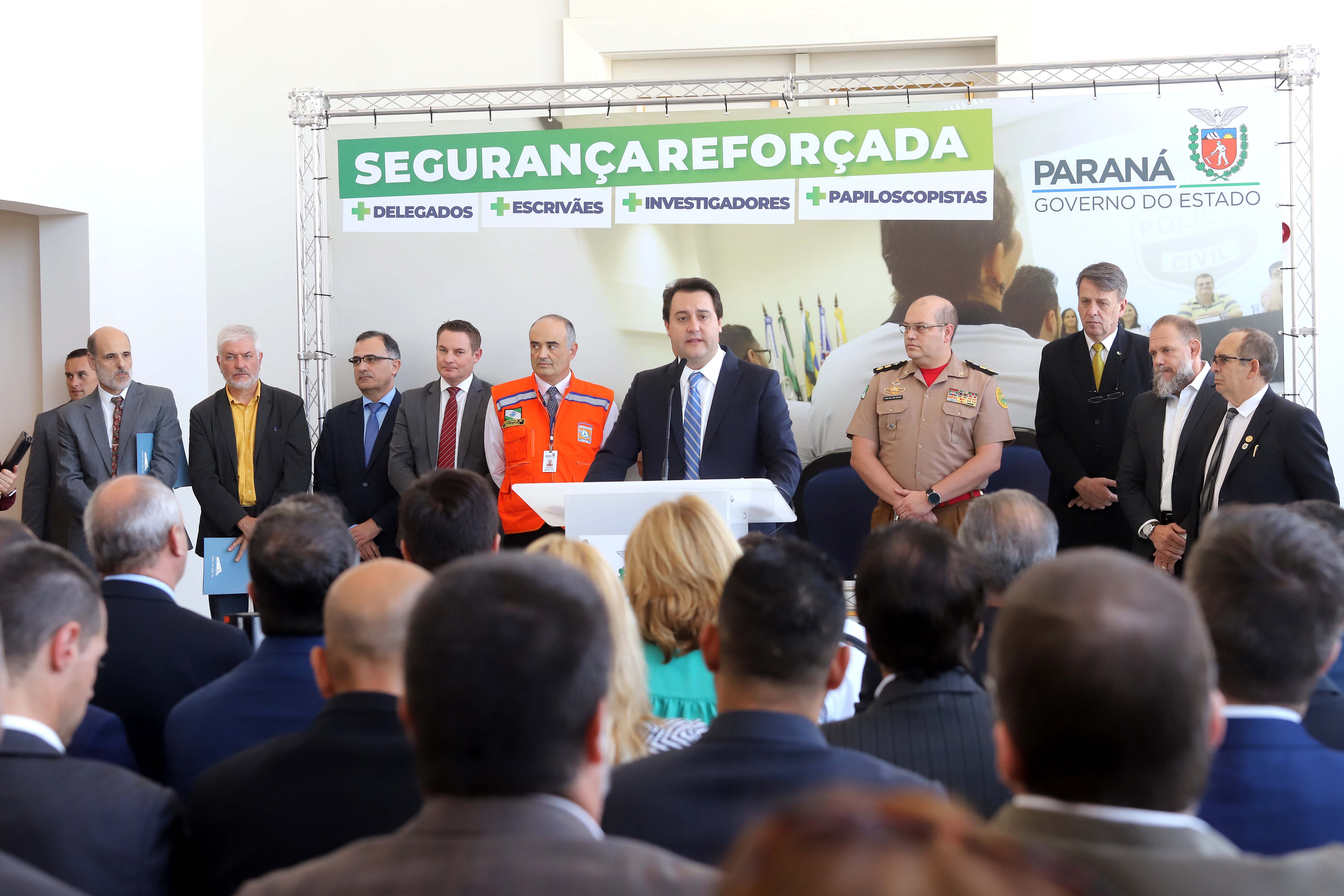 O governador Carlos Massa Ratinho Junior formaliza nesta quinta-feira (12) a convocação de aprovados do concurso de 2018 de escrivães da Polícia Civil do Paraná.
Curitiba, 12-03-20.
Foto: Arnaldo Alves / AEN.