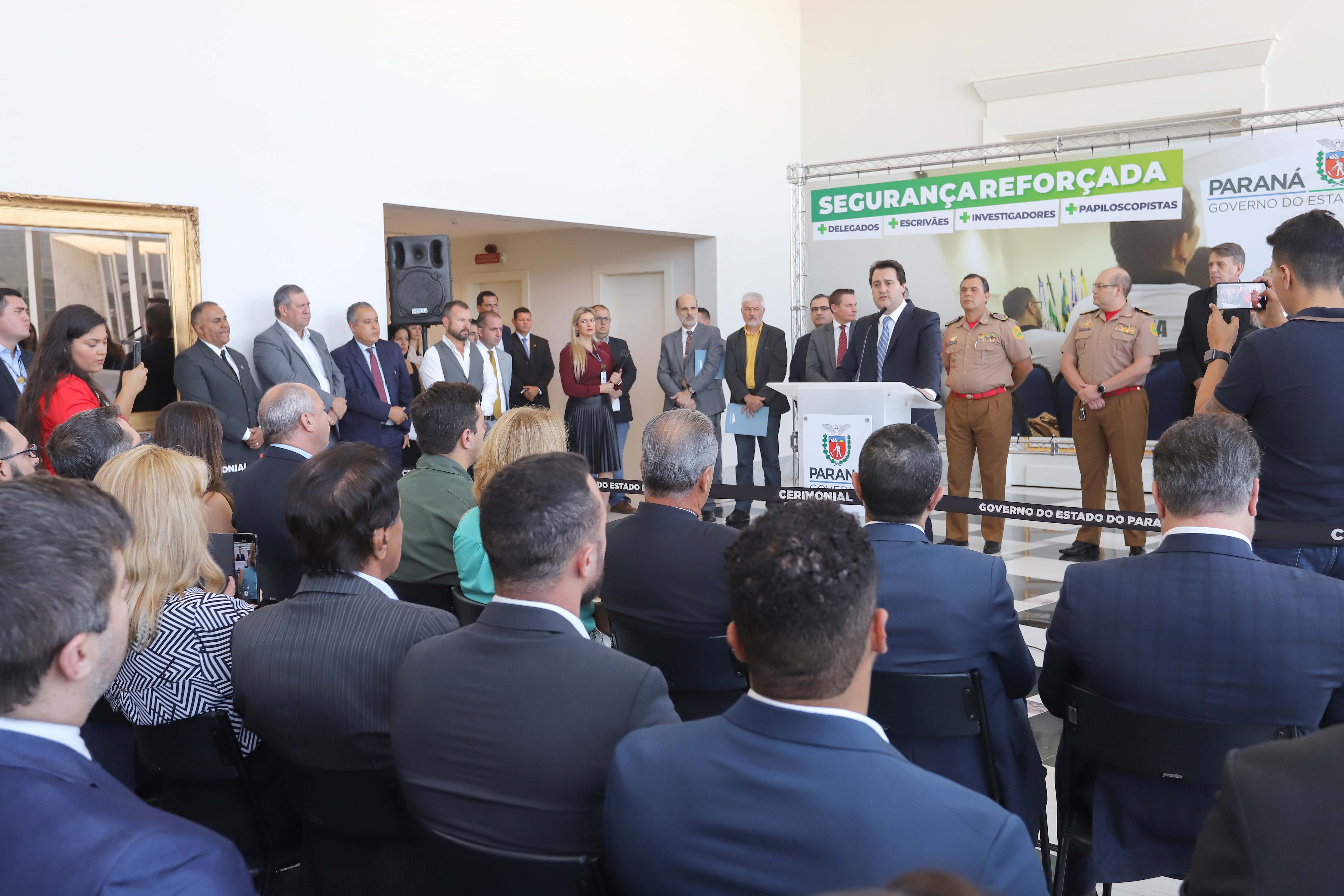 O governador Carlos Massa Ratinho Junior formaliza nesta quinta-feira (12) a convocação de aprovados do concurso de 2018 de escrivães da Polícia Civil do Paraná.
Curitiba, 12-03-20.
Foto: Arnaldo Alves / AEN.