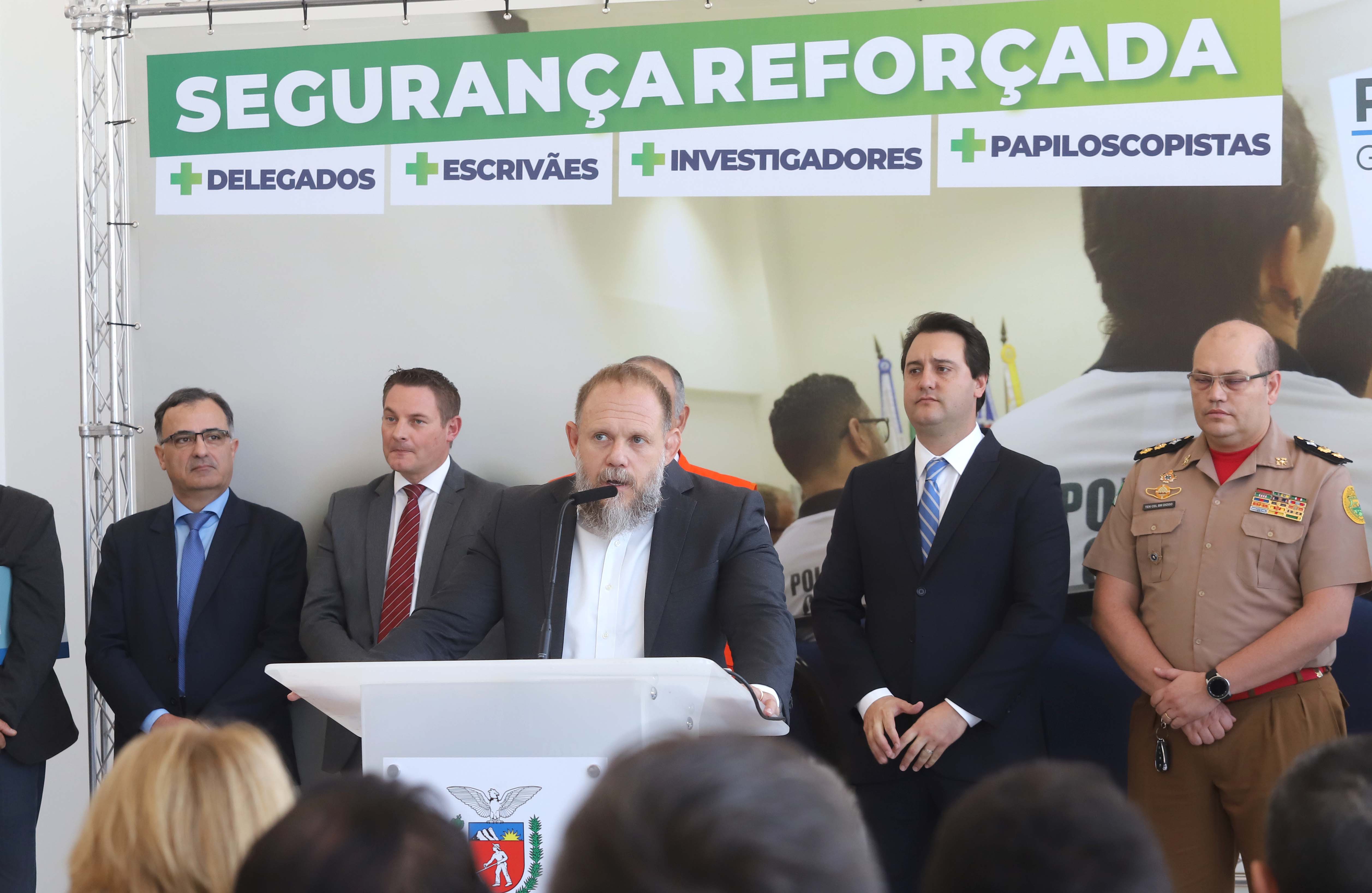 O governador Carlos Massa Ratinho Junior formaliza nesta quinta-feira (12) a convocação de aprovados do concurso de 2018 de escrivães da Polícia Civil do Paraná. N/F: Delegado Geral do Paraná Silvio Rockembach.

Curitiba, 12-03-20.
Foto: Arnaldo Alves / AEN.