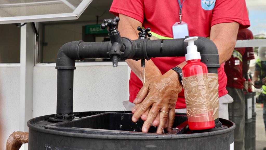 Novos equipamentos reforçam higiene dos trabalhadores portuários. Foto: Claudio Neves