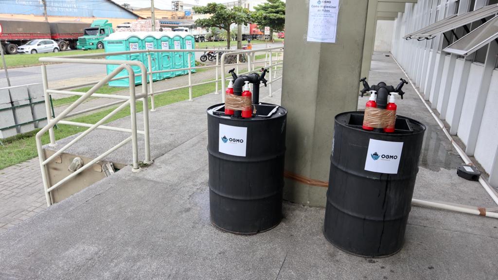 Novos equipamentos reforçam higiene dos trabalhadores portuários. Foto: Claudio Neves