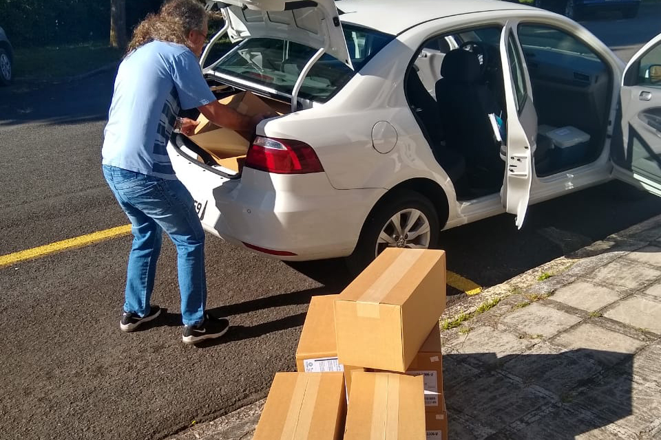 Adapar repassa material para colaborar com testes de Covid-19. Foto:SEAB