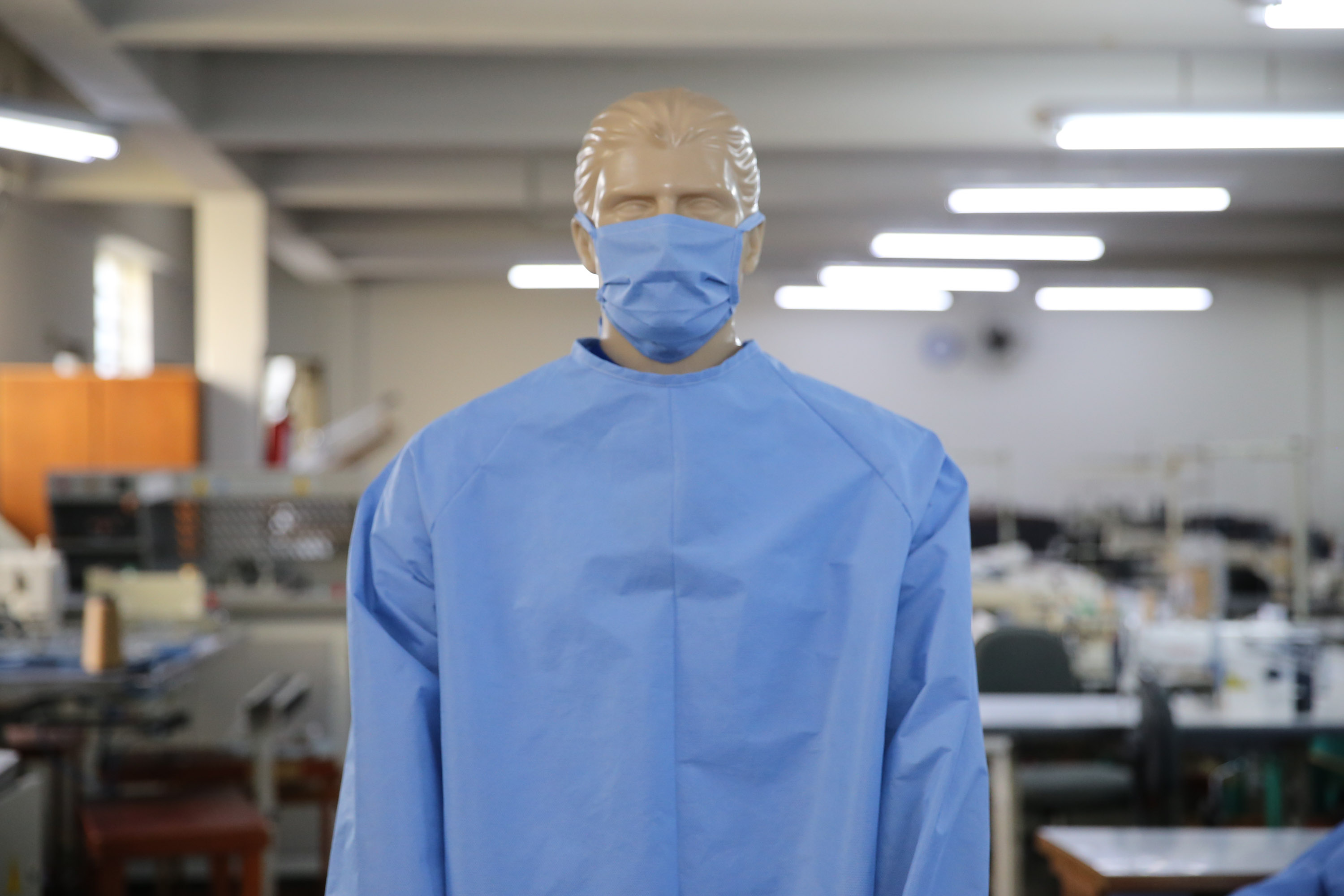 Produção de uniformes e máscaras pela Associação da Vila Militar do Paraná Confecções.   Curitiba, 27/03/2020 - Foto: Geraldo Bubniak/AEN