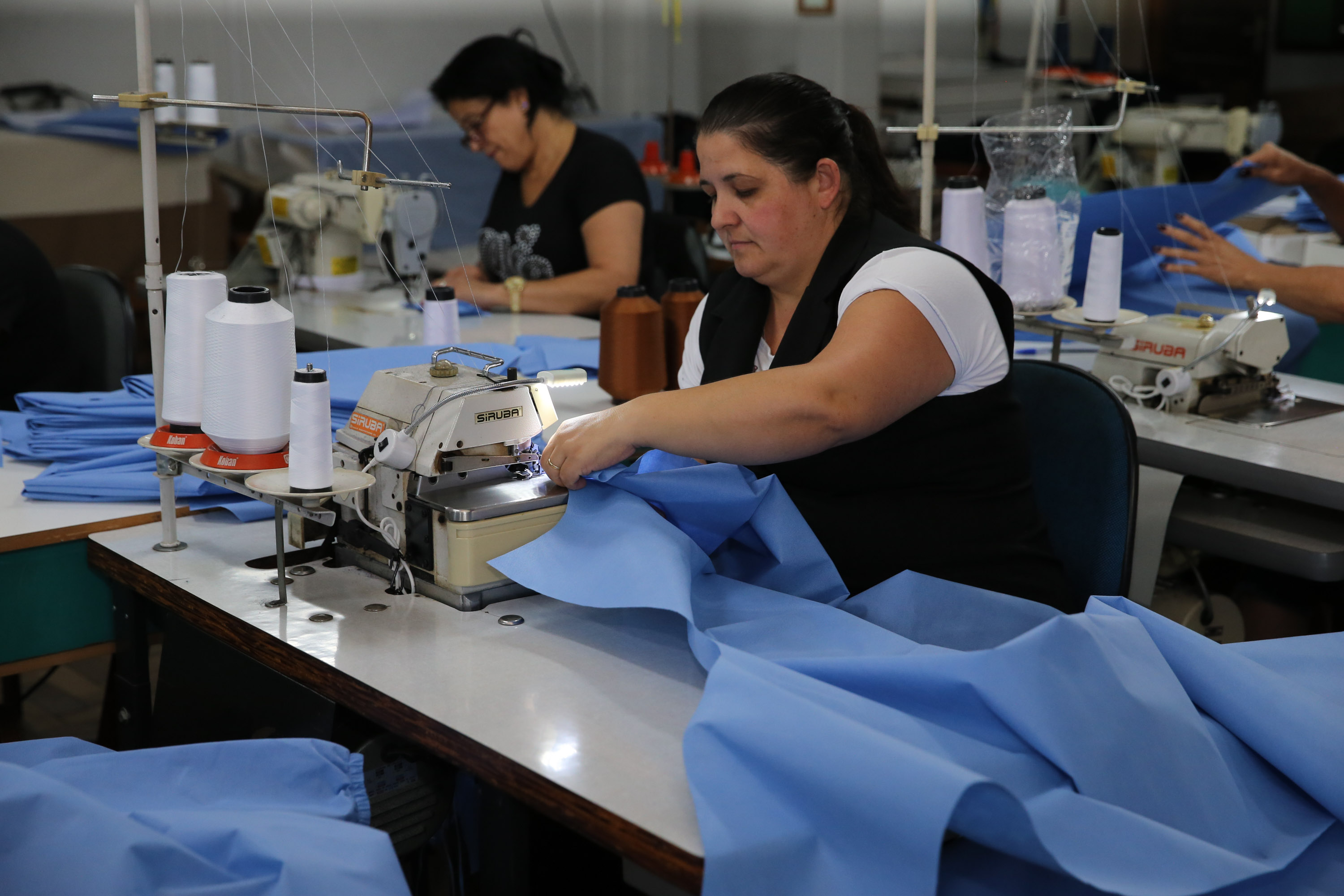 Produção de uniformes e máscaras pela Associação da Vila Militar do Paraná Confecções.   Curitiba, 27/03/2020 - Foto: Geraldo Bubniak/AEN