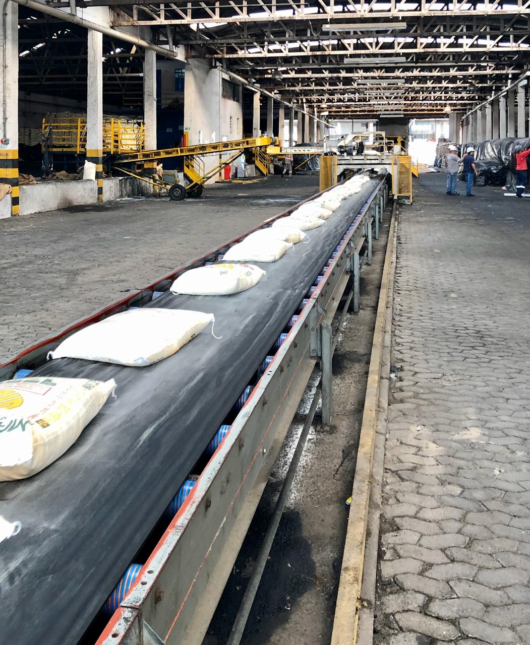 Porto de Paranaguá faz embarque inédito de fubá em sacas. Foto:Portos do Paraná