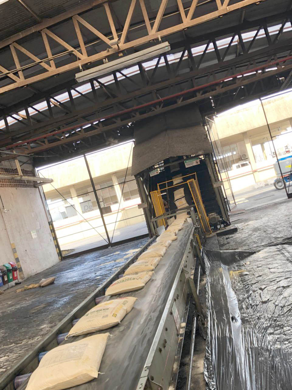 Porto de Paranaguá faz embarque inédito de fubá em sacas. Foto:Portos do Paraná