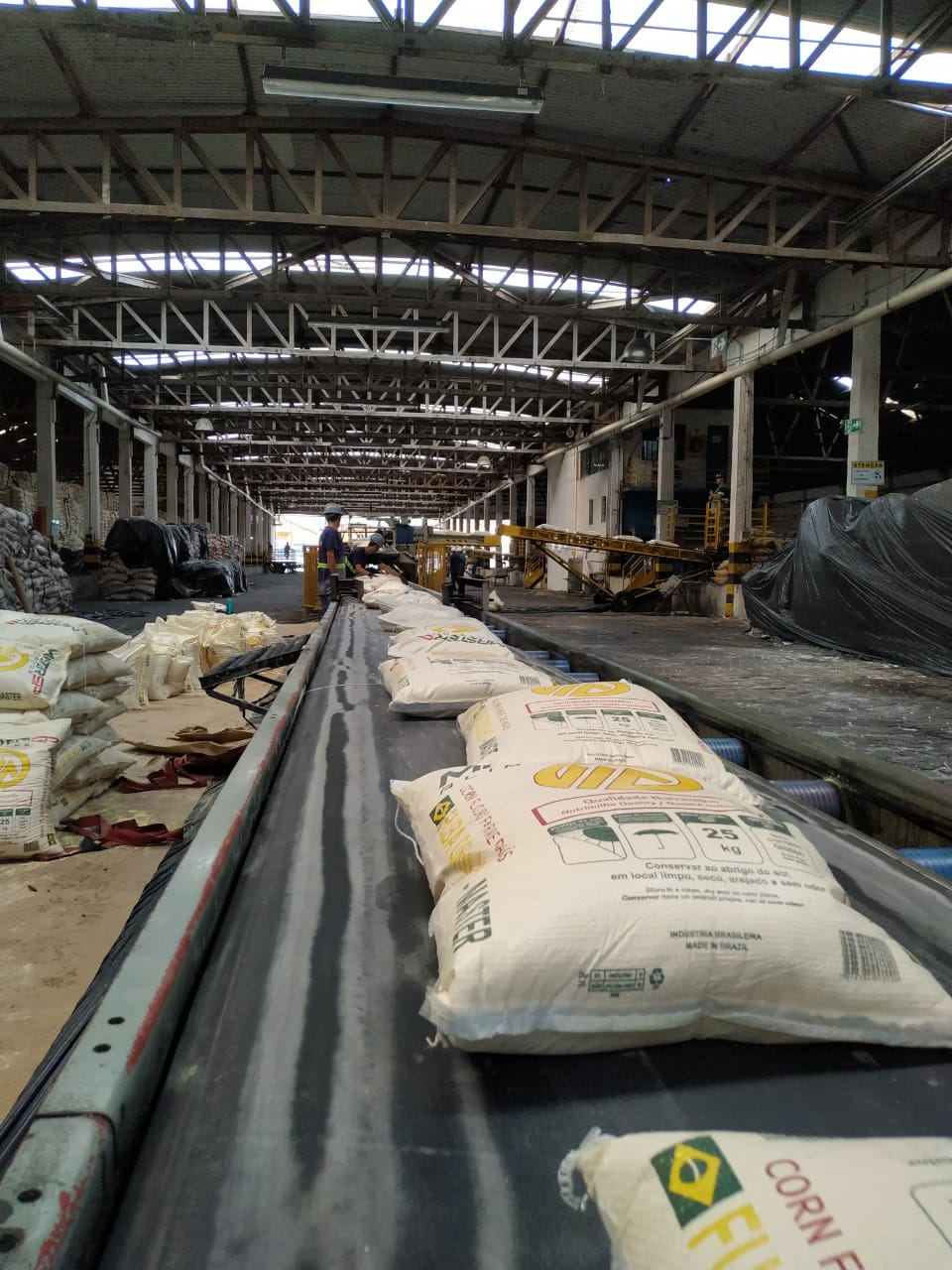 Porto de Paranaguá faz embarque inédito de fubá em sacas. Foto:Portos do Paraná