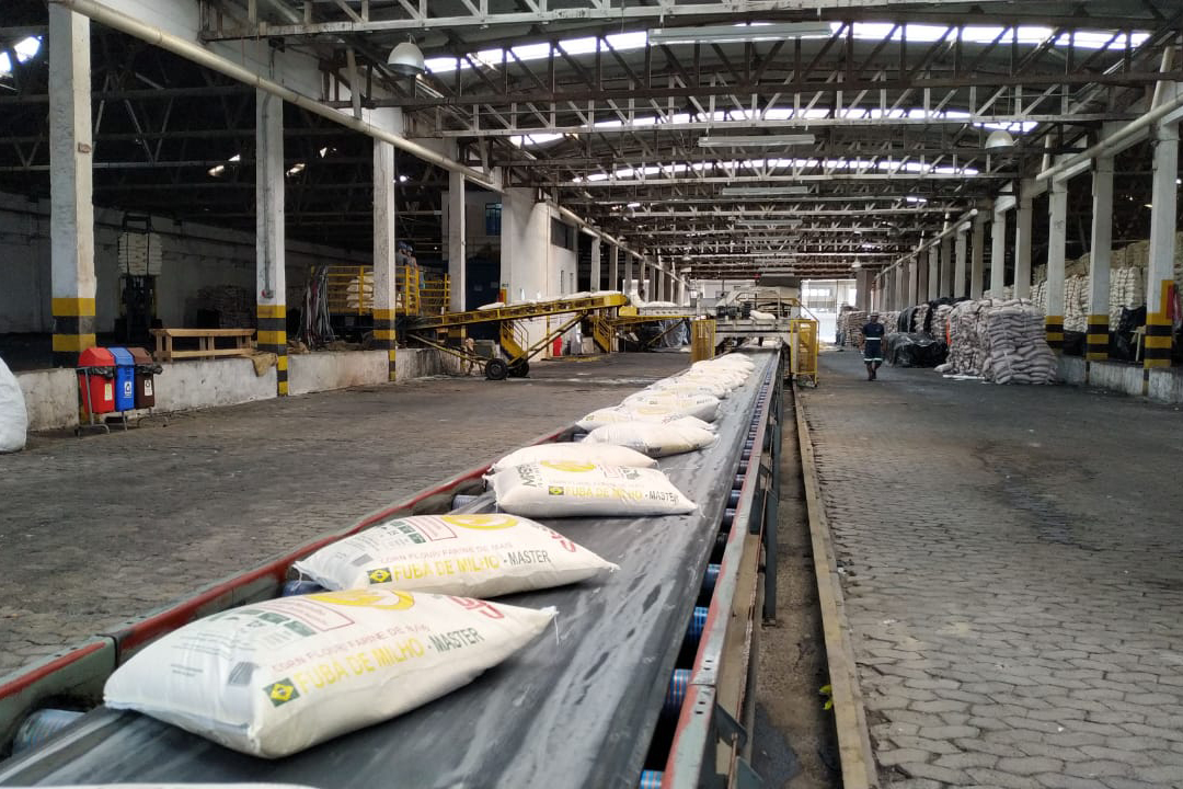 Porto de Paranaguá faz embarque inédito de fubá em sacas. Foto:Portos do Paraná