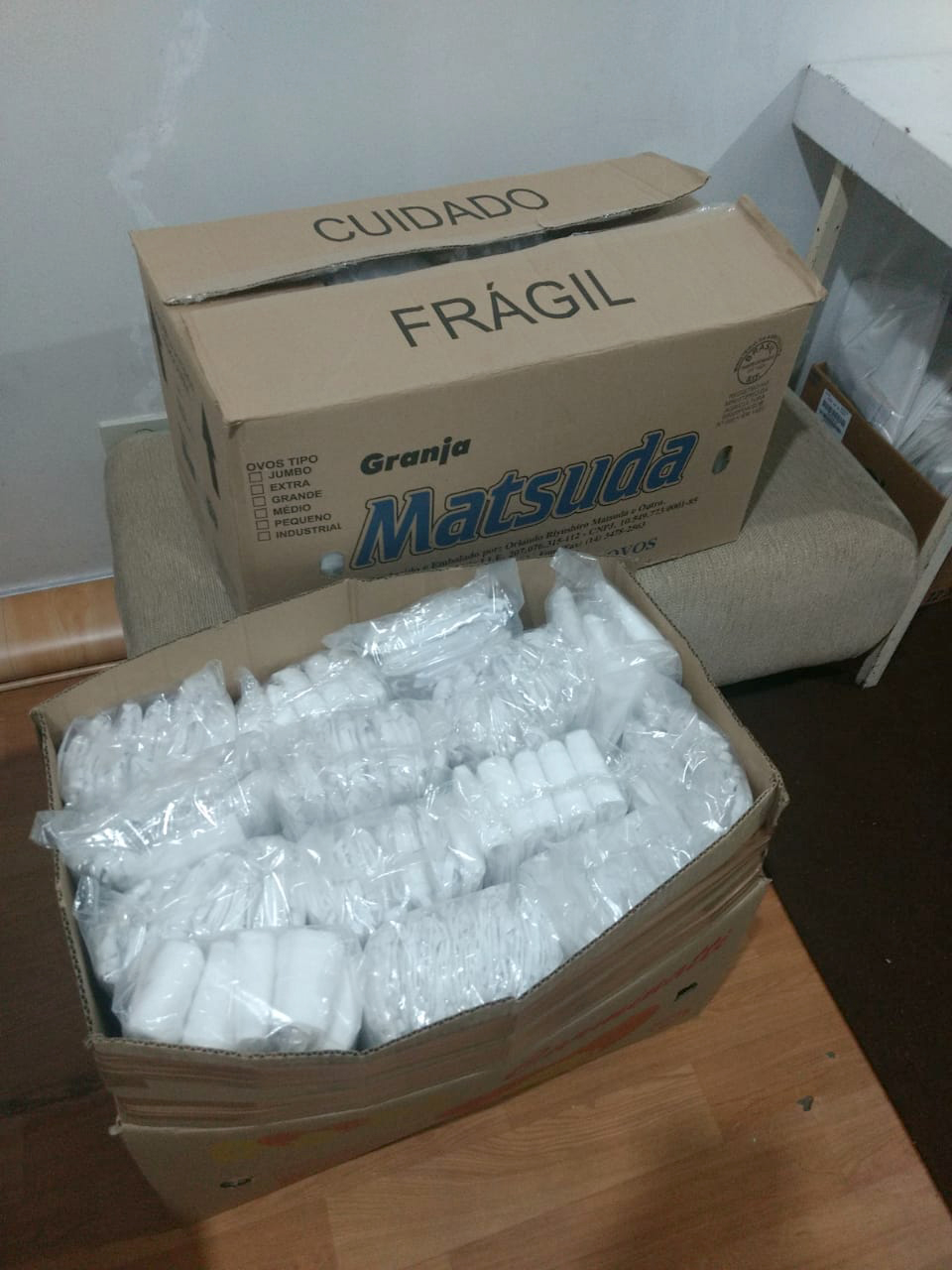 A Coordenação Estadual de Defesa Civil recebeu nesta sexta-feira (3) 1.000 máscaras de TNT. Elas serão usadas nas ações diárias do órgão, responsável por grande parte da logística de distribuição de donativos no Paraná. A entrega foi feita por voluntários da Associação Batista de Ação Social de Curitiba (Abasc) e a articulação foi realizada pela recém-criada Superintendência Geral de Ação Solidária. Foto: Divulgação