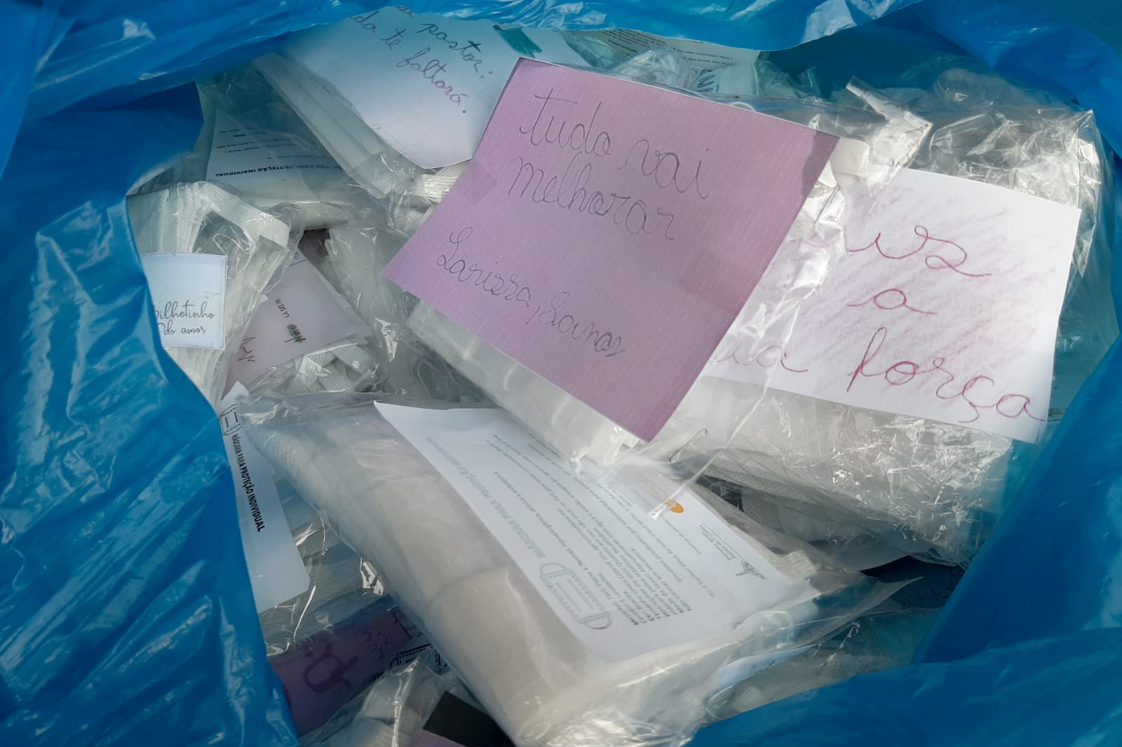 A Coordenação Estadual de Defesa Civil recebeu nesta sexta-feira (3) 1.000 máscaras de TNT. Elas serão usadas nas ações diárias do órgão, responsável por grande parte da logística de distribuição de donativos no Paraná. A entrega foi feita por voluntários da Associação Batista de Ação Social de Curitiba (Abasc) e a articulação foi realizada pela recém-criada Superintendência Geral de Ação Solidária. Foto: Divulgação